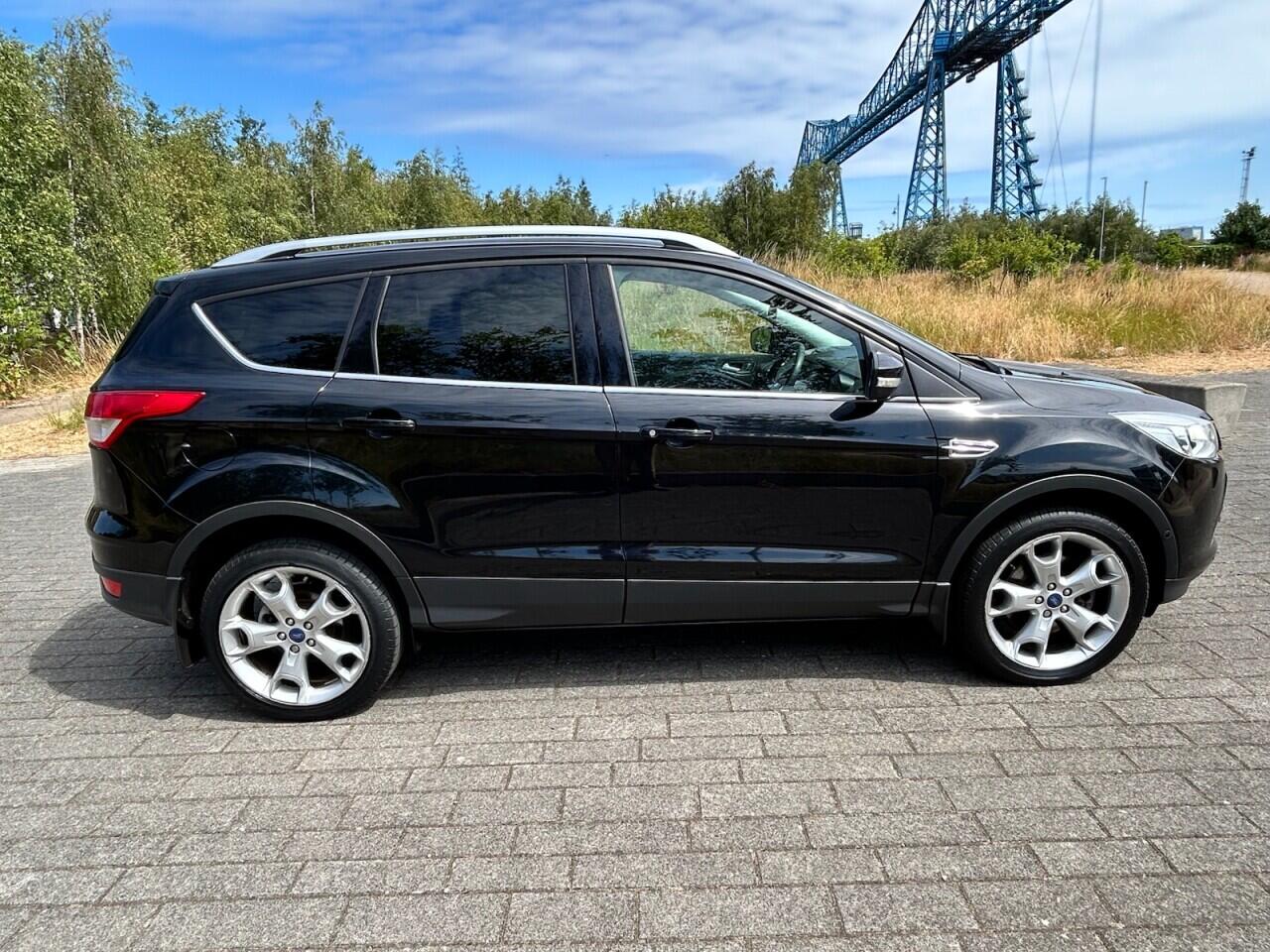Ford Kuga view 3