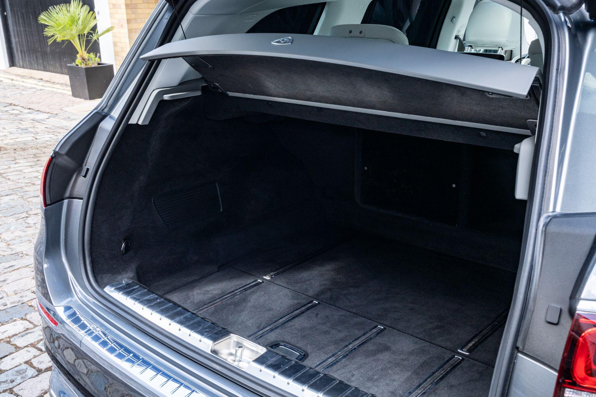 Mercedes-Benz GLS view 28