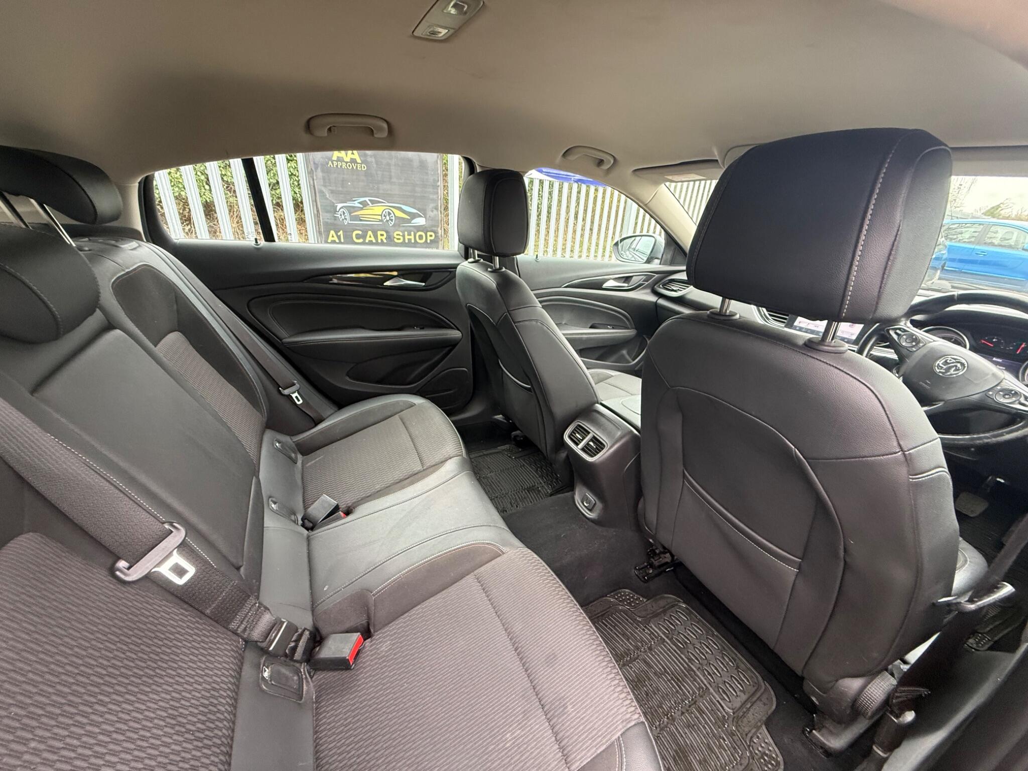 2017 Vauxhall Insignia image 24