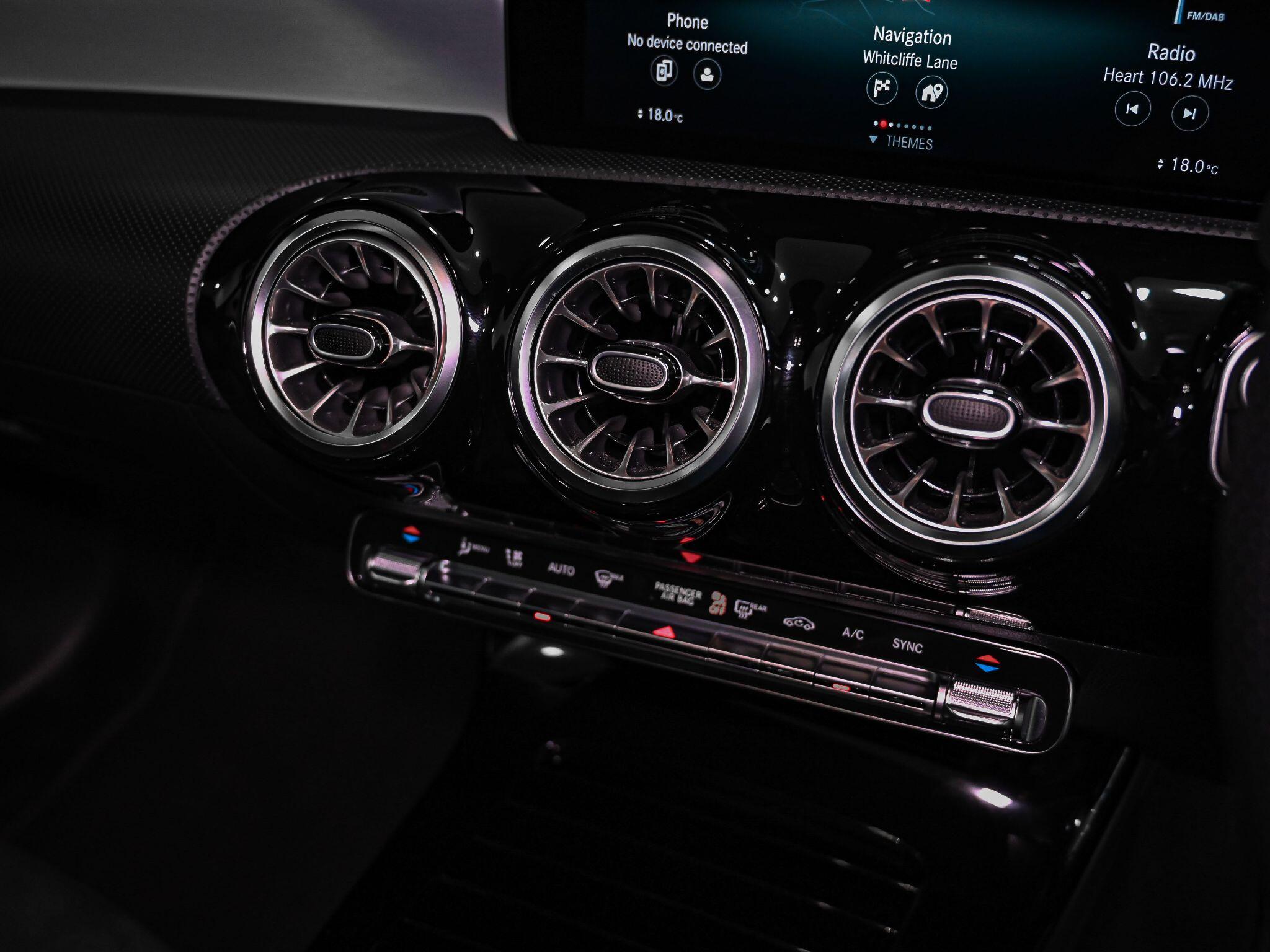 Mercedes-Benz Cla view 11