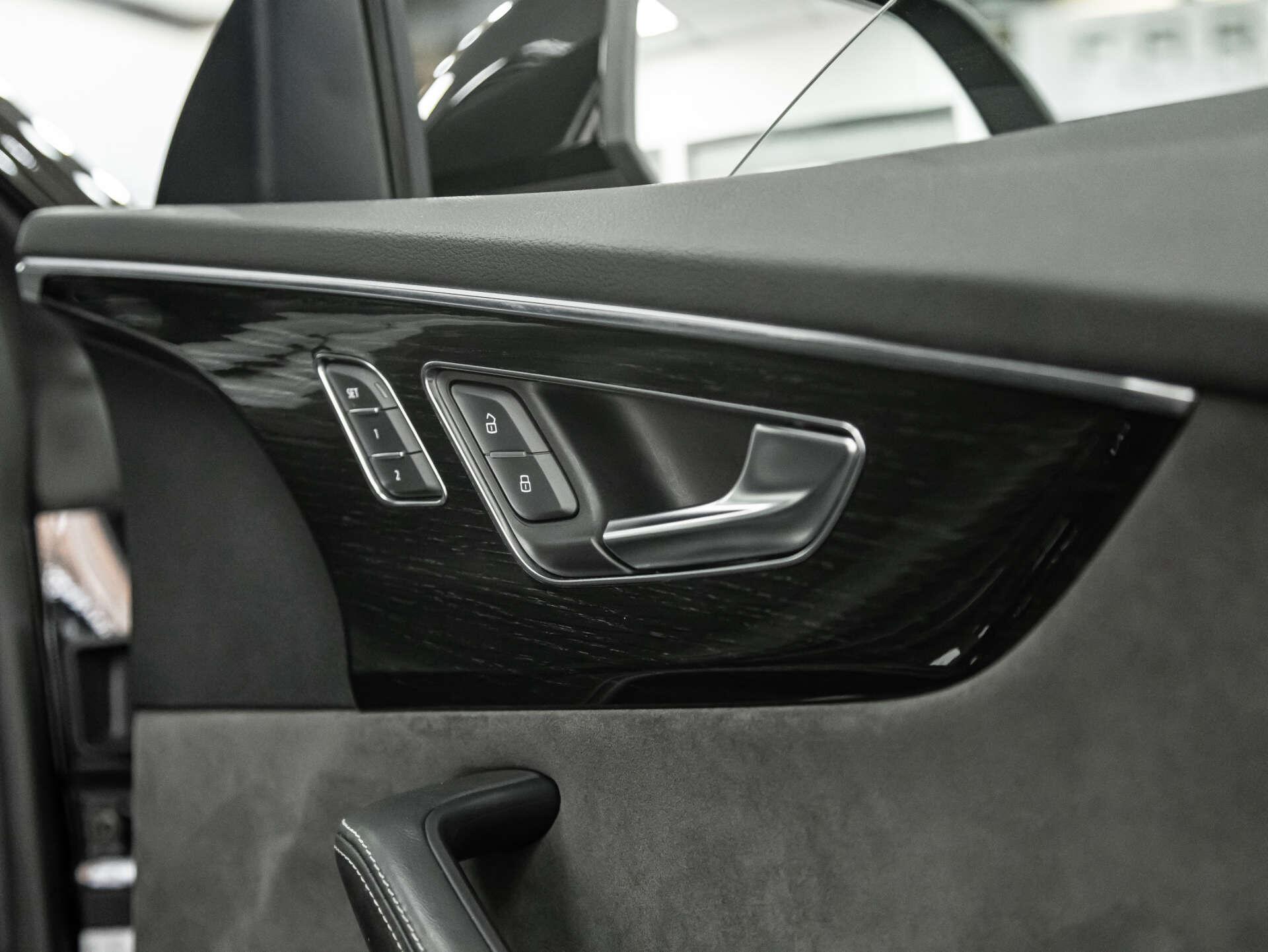 Audi SQ8 view 75