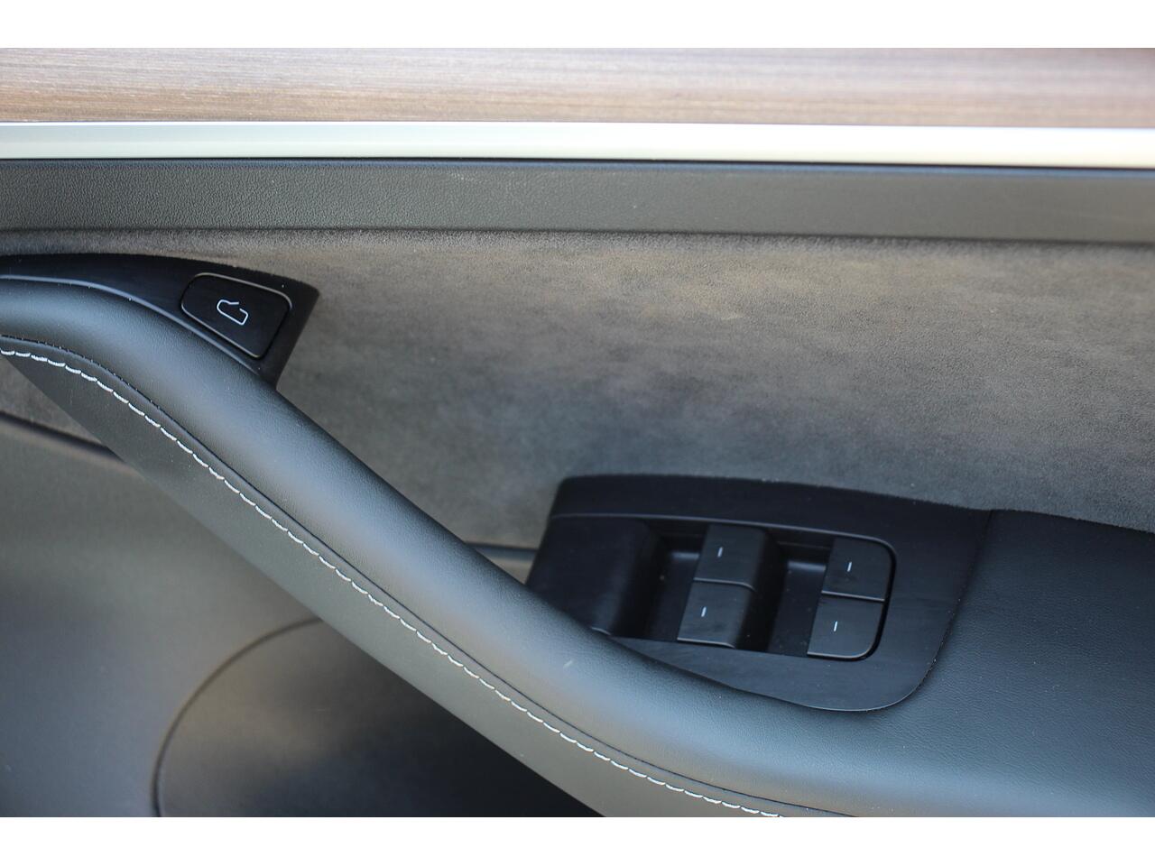 Tesla Model 3 view 32