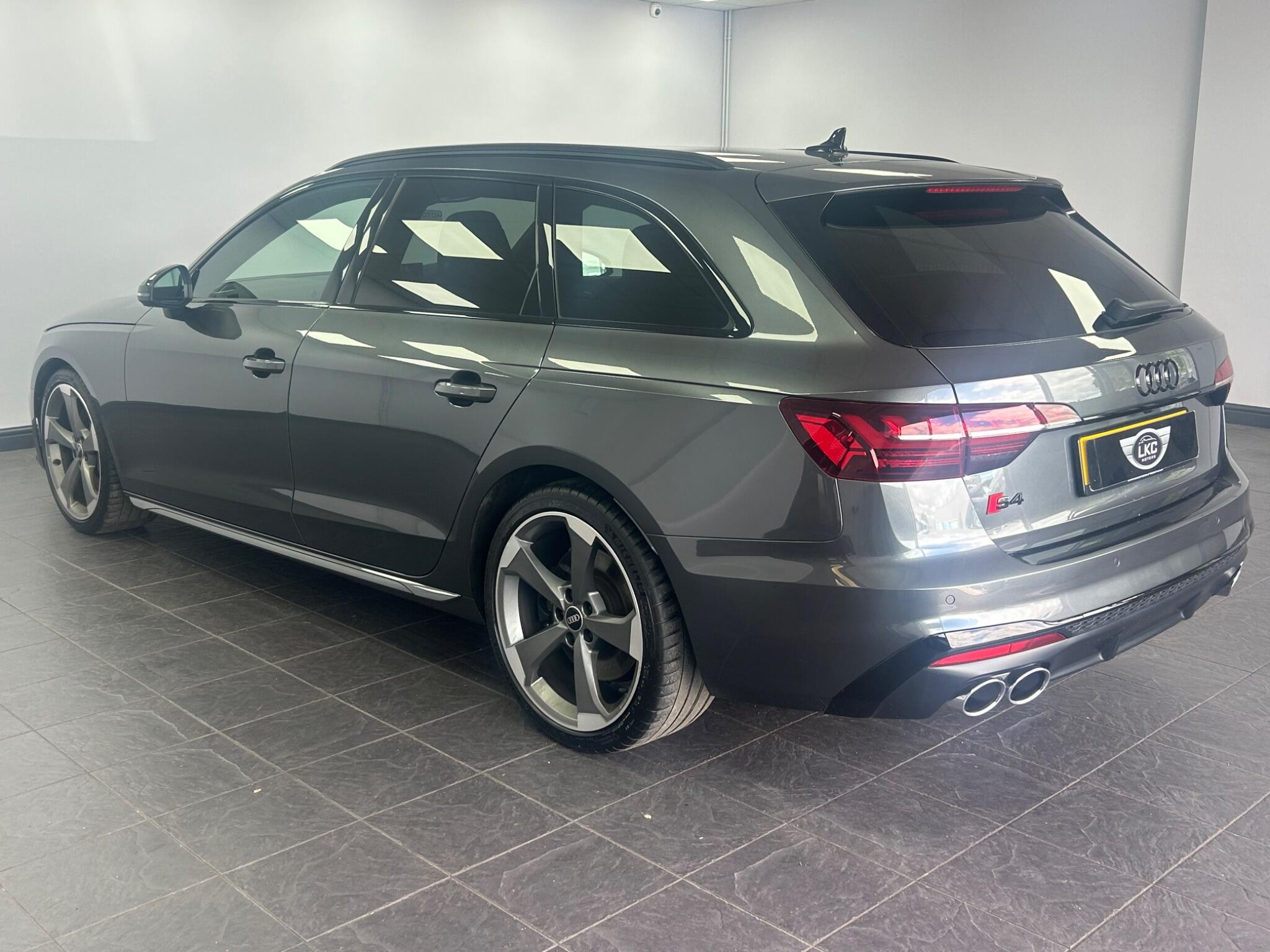 Audi S4 view 5