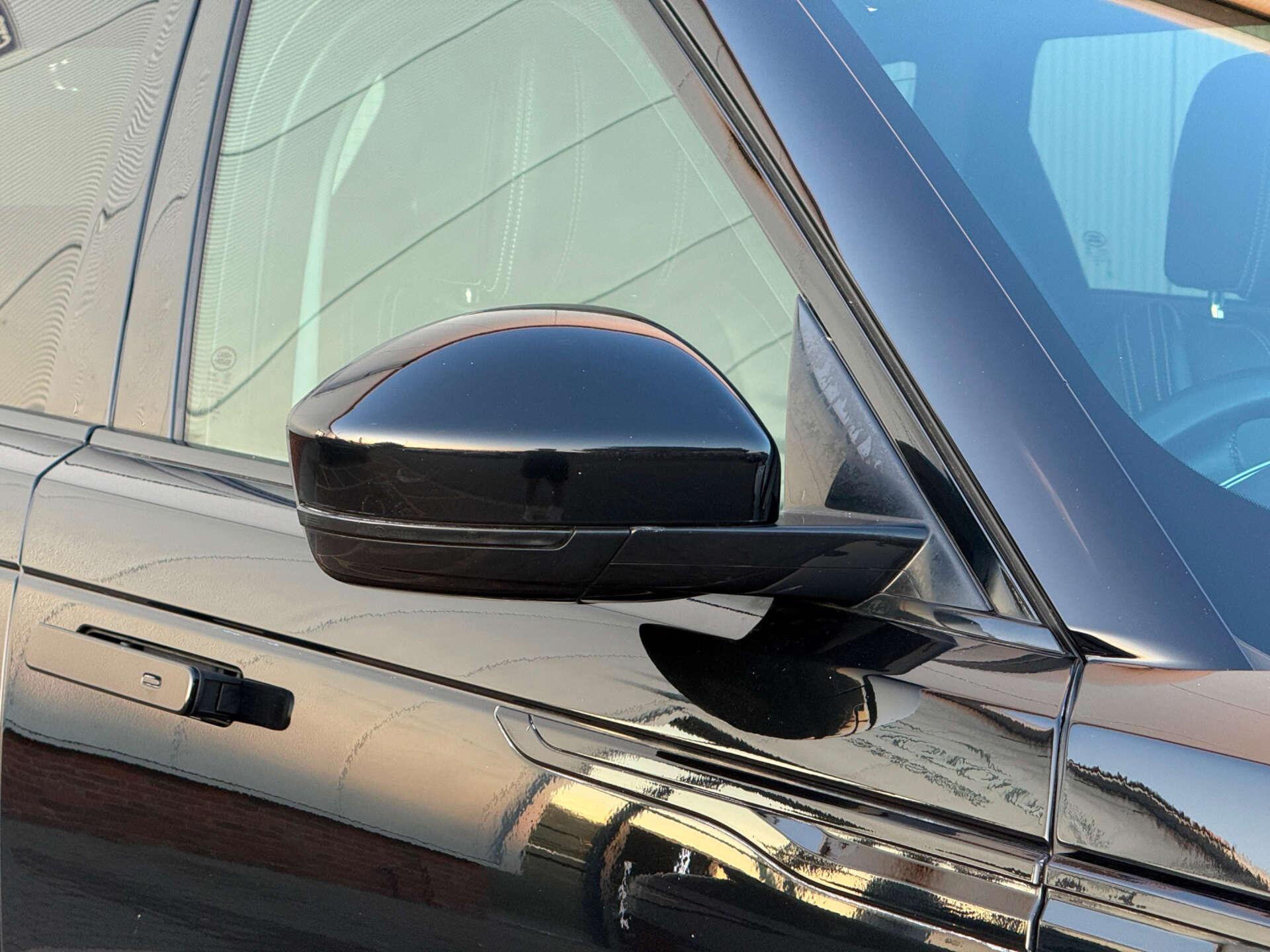 Land Rover Range Rover Velar view 17