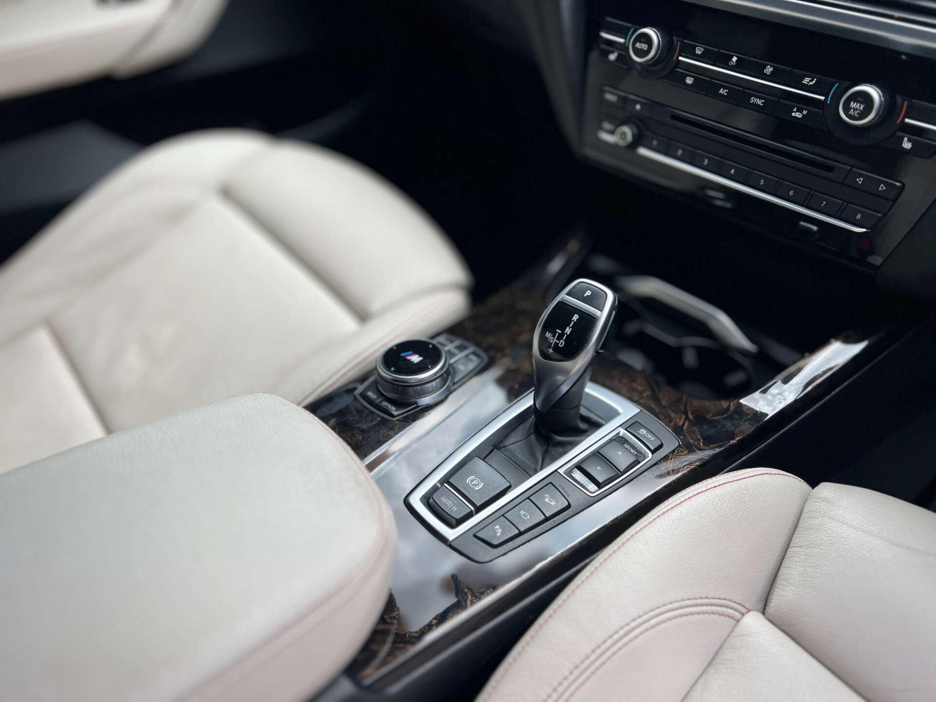 BMW X4 view 11