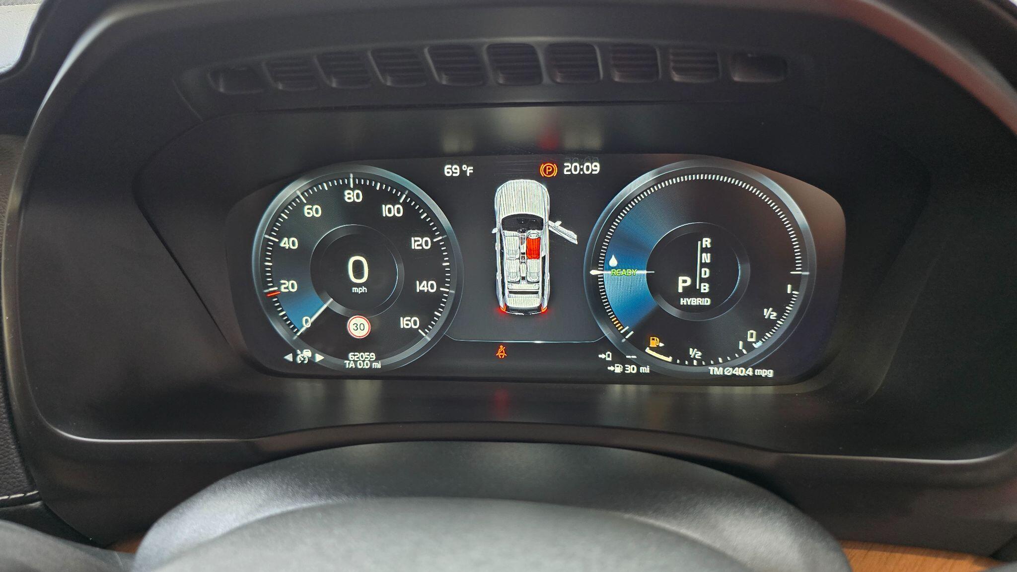 Volvo XC90 view 13
