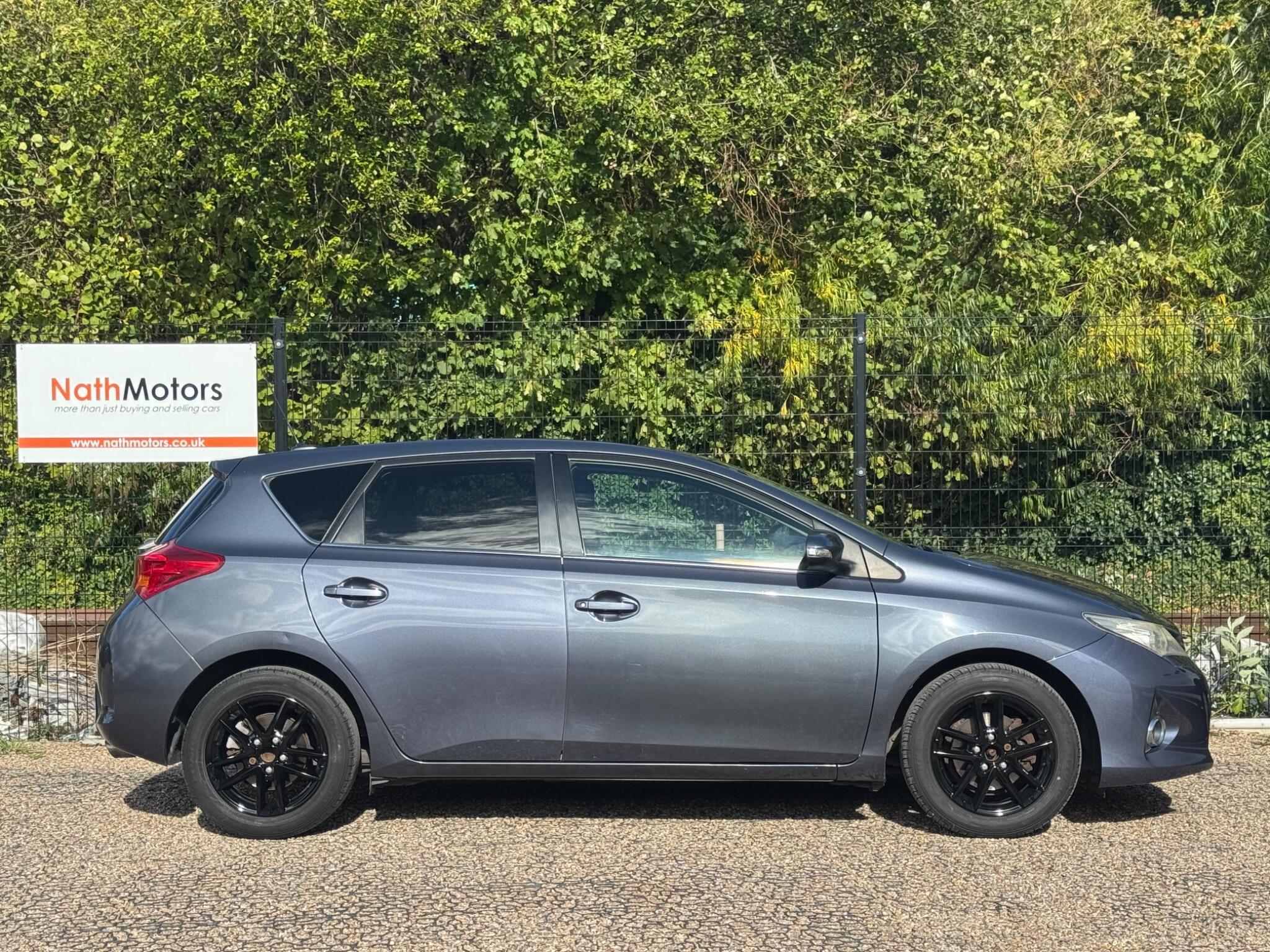 Toyota Auris view 15