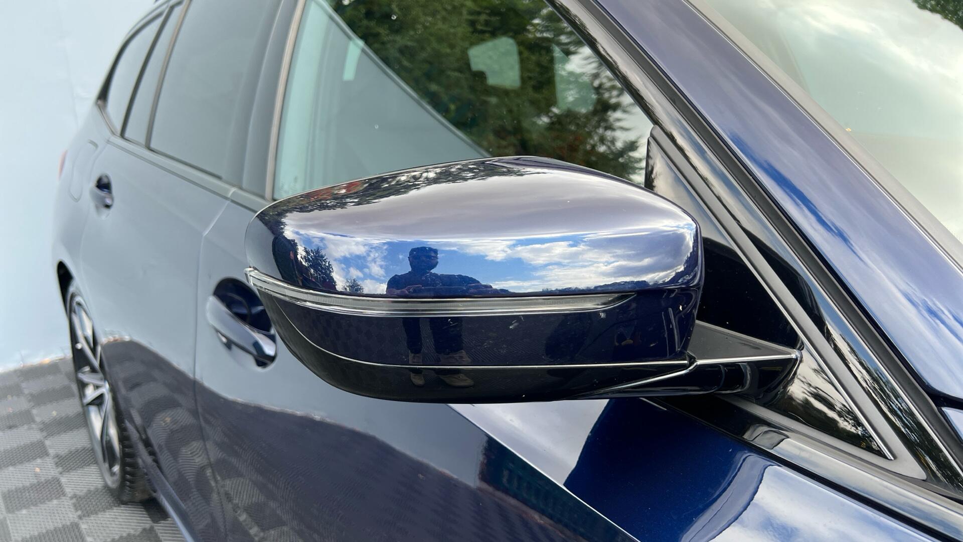 BMW 3 Series view 26