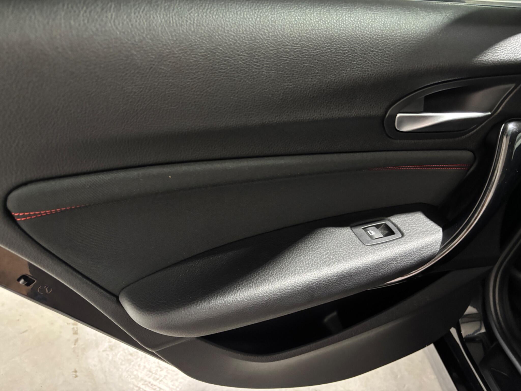 BMW 1 Series view 13