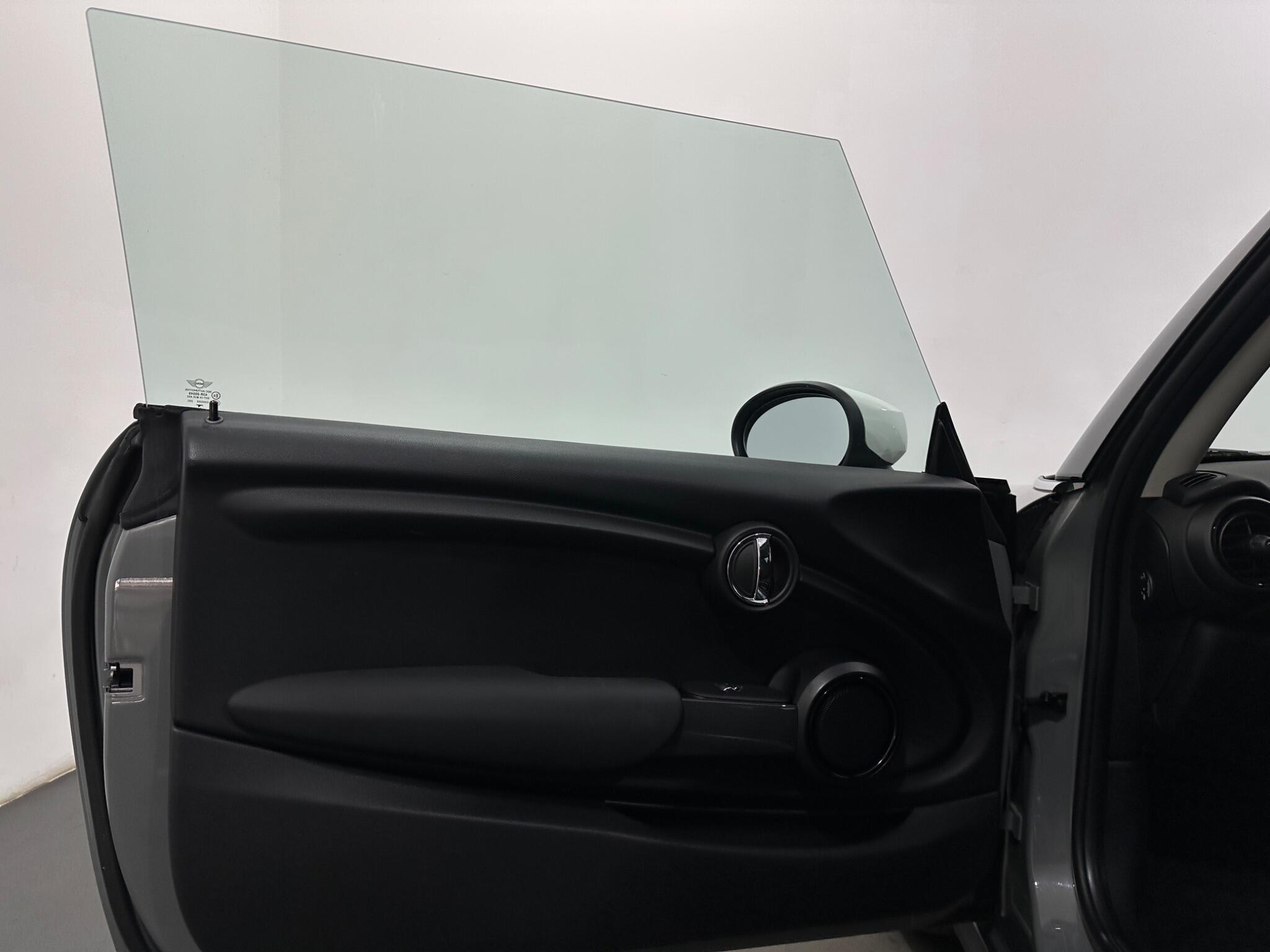 Mini Hatch view 34