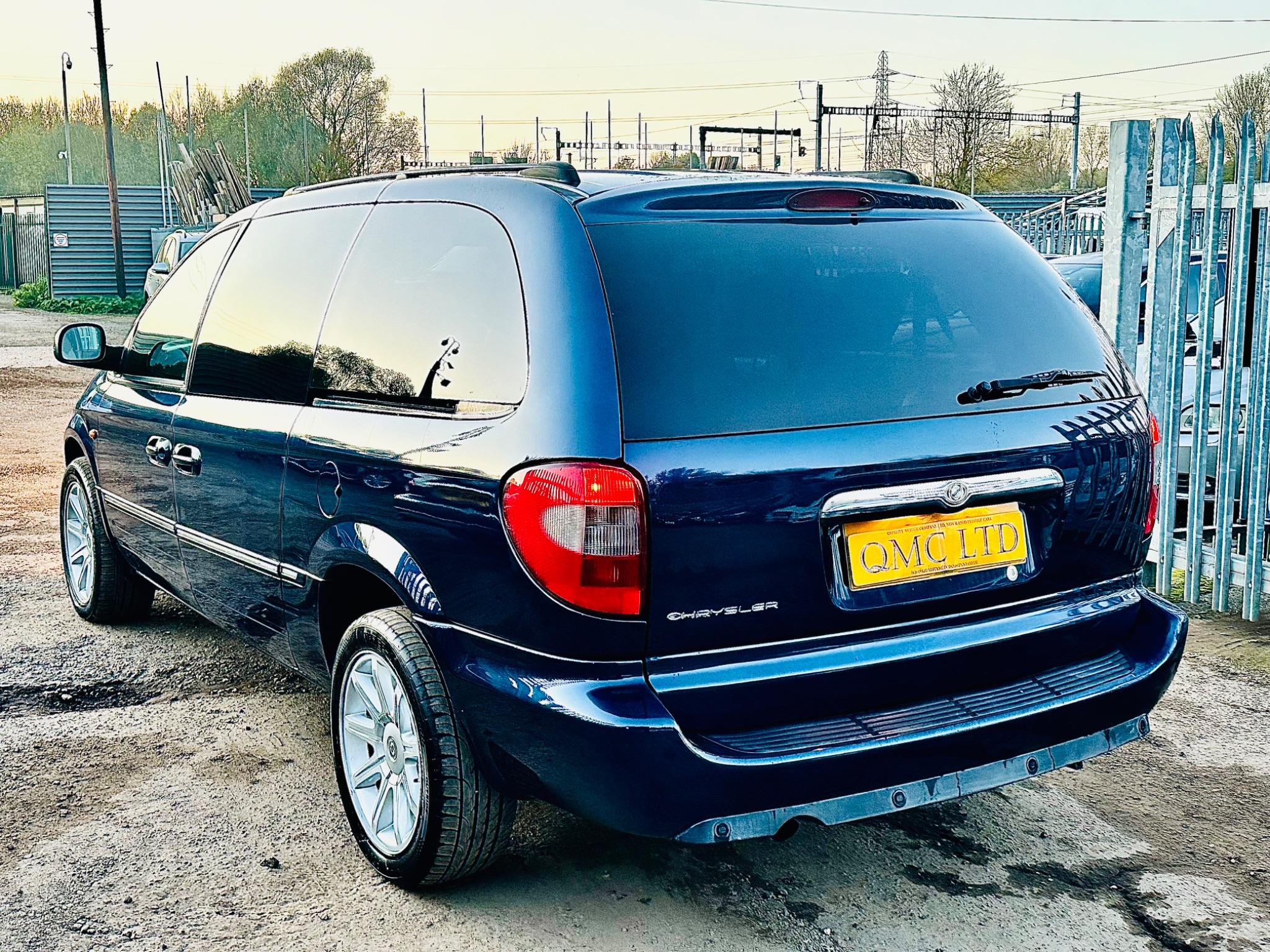 Chrysler Grand Voyager view 12