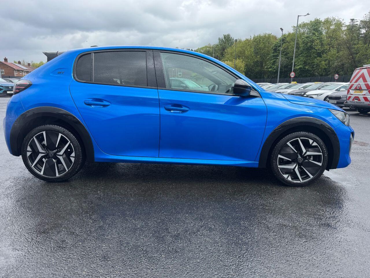 Peugeot 208 view 6