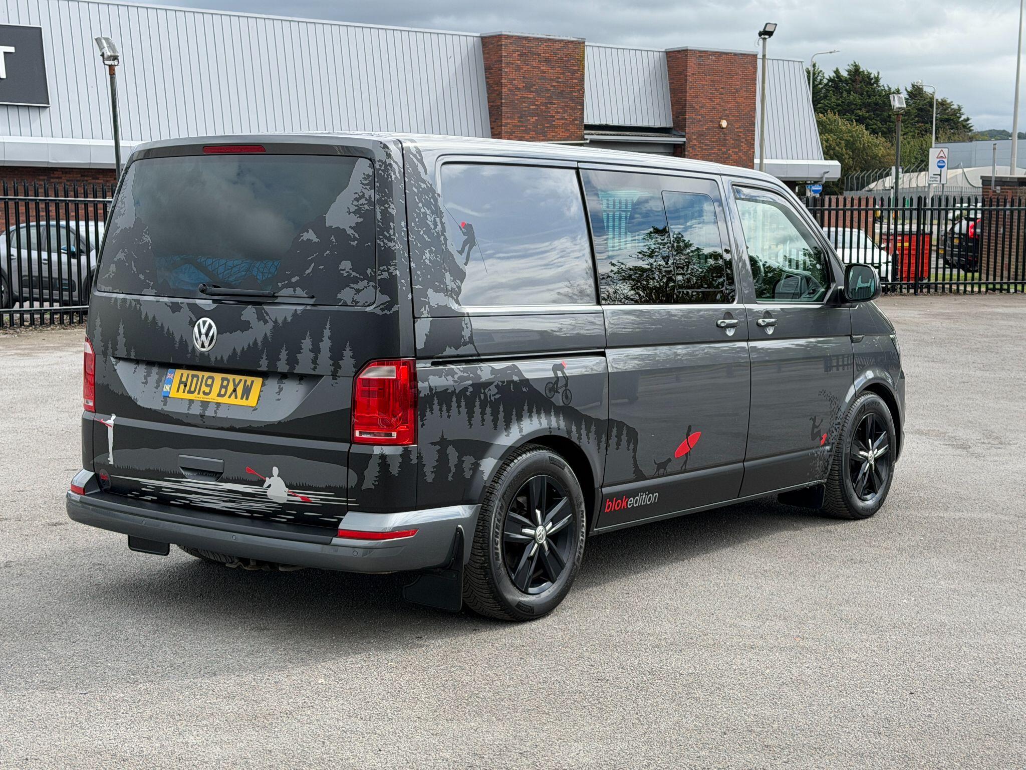 Volkswagen Transporter view 7
