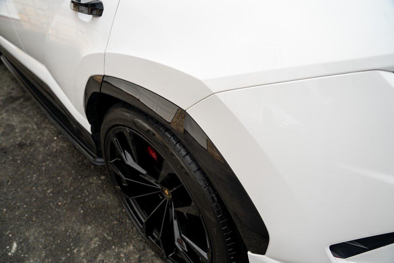 Lamborghini Urus view 12