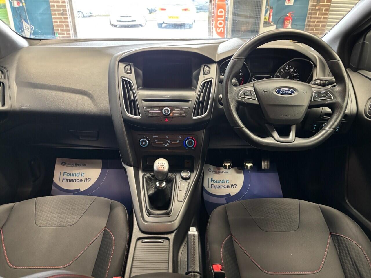 Ford Focus view 18