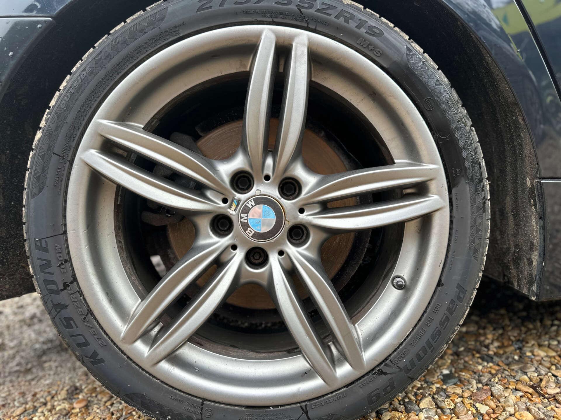 BMW 5 Series view 10