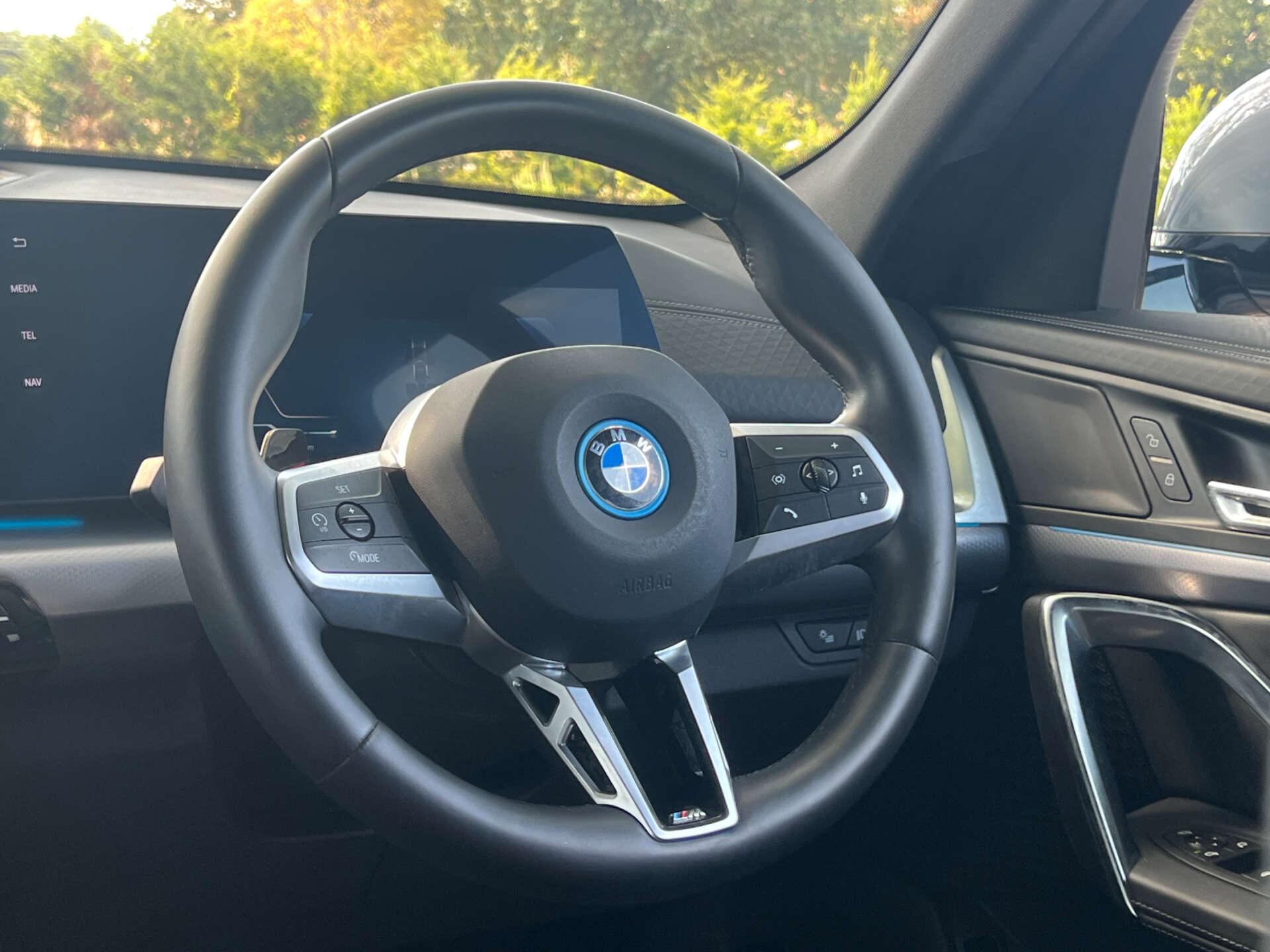 BMW Ix2 view 31