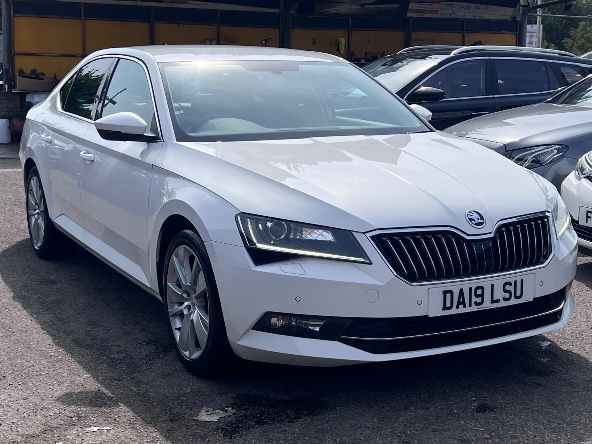 Skoda Superb main image
