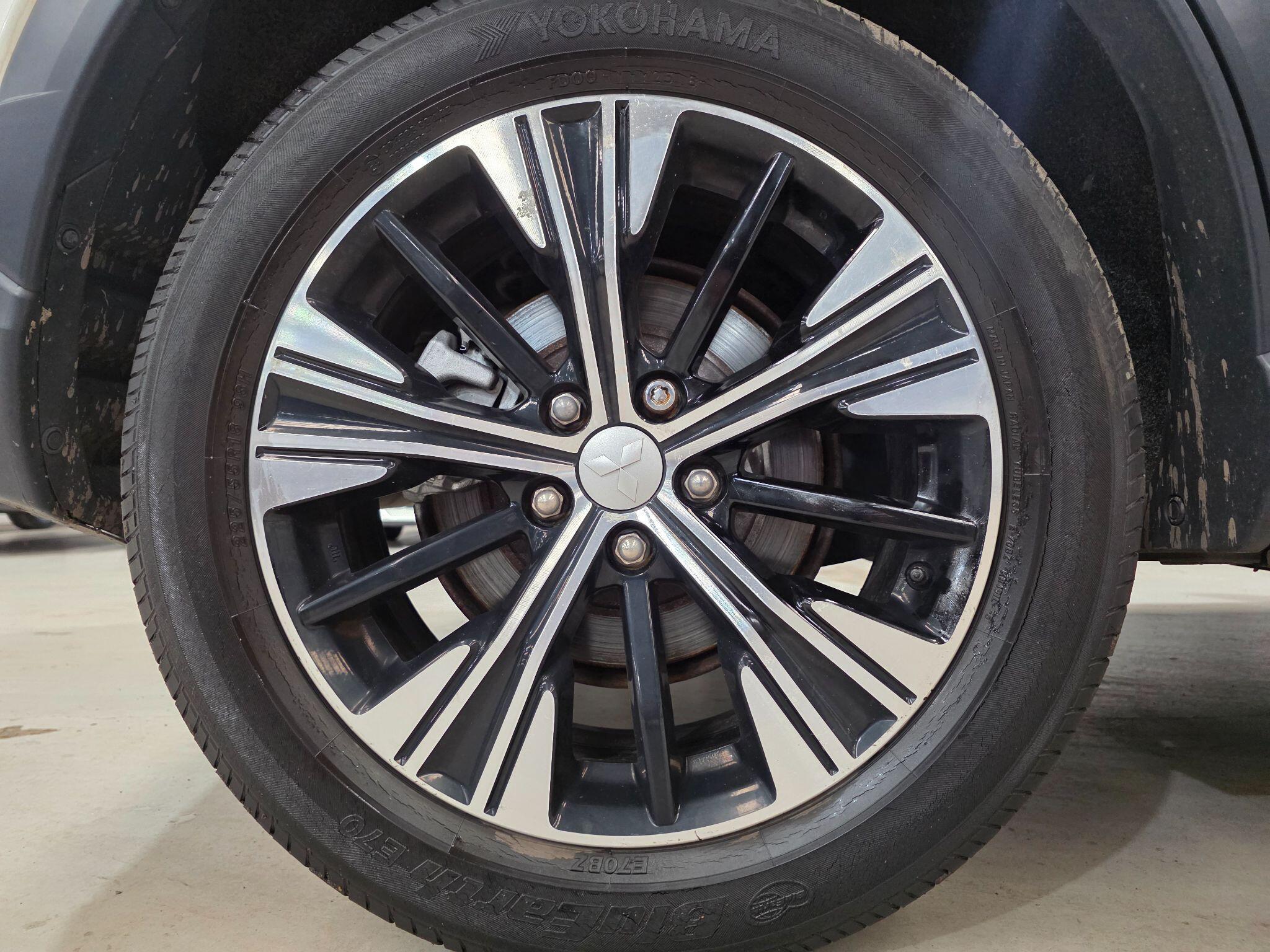 Mitsubishi Eclipse Cross view 29