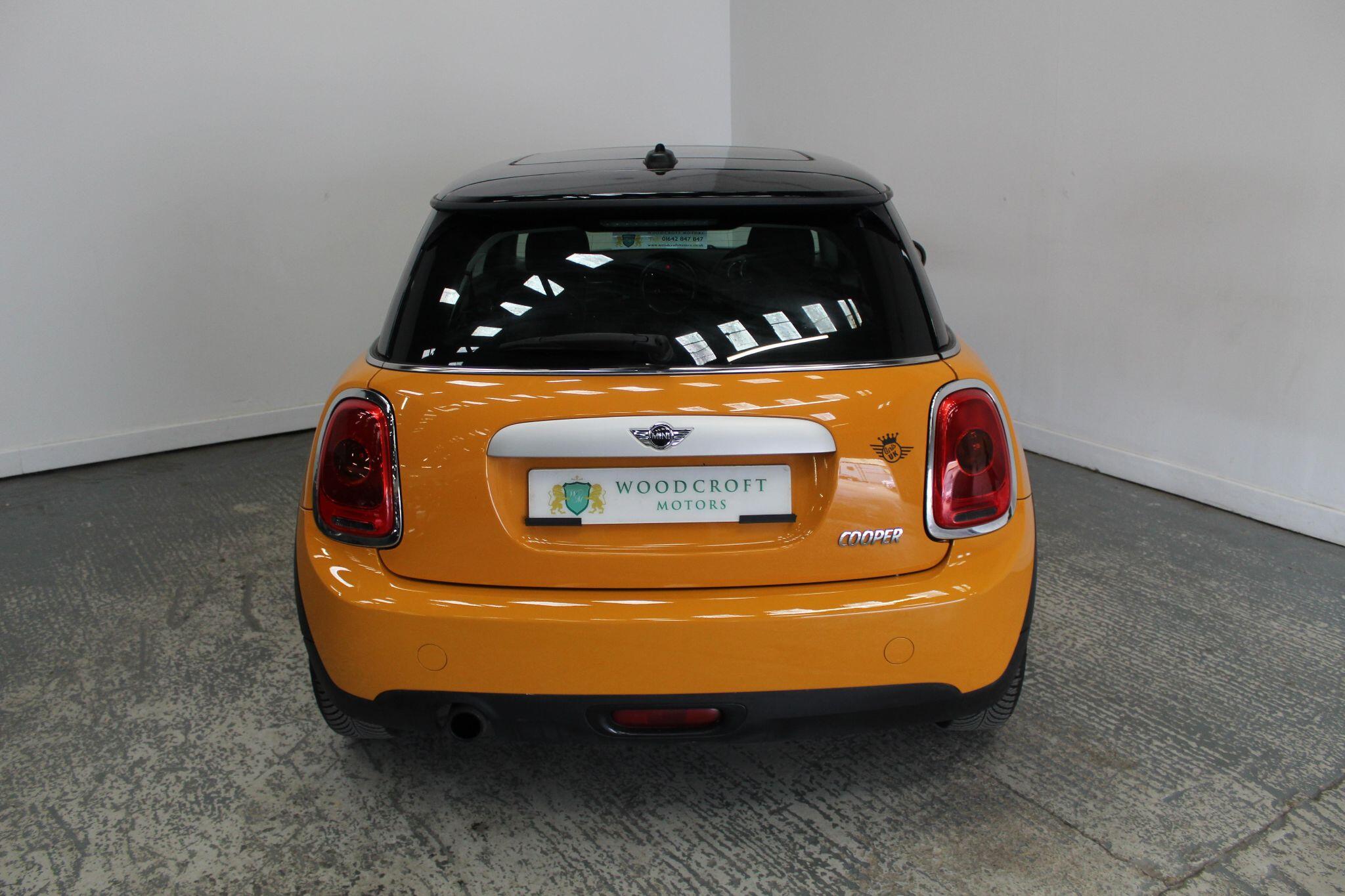 Mini Hatch view 14