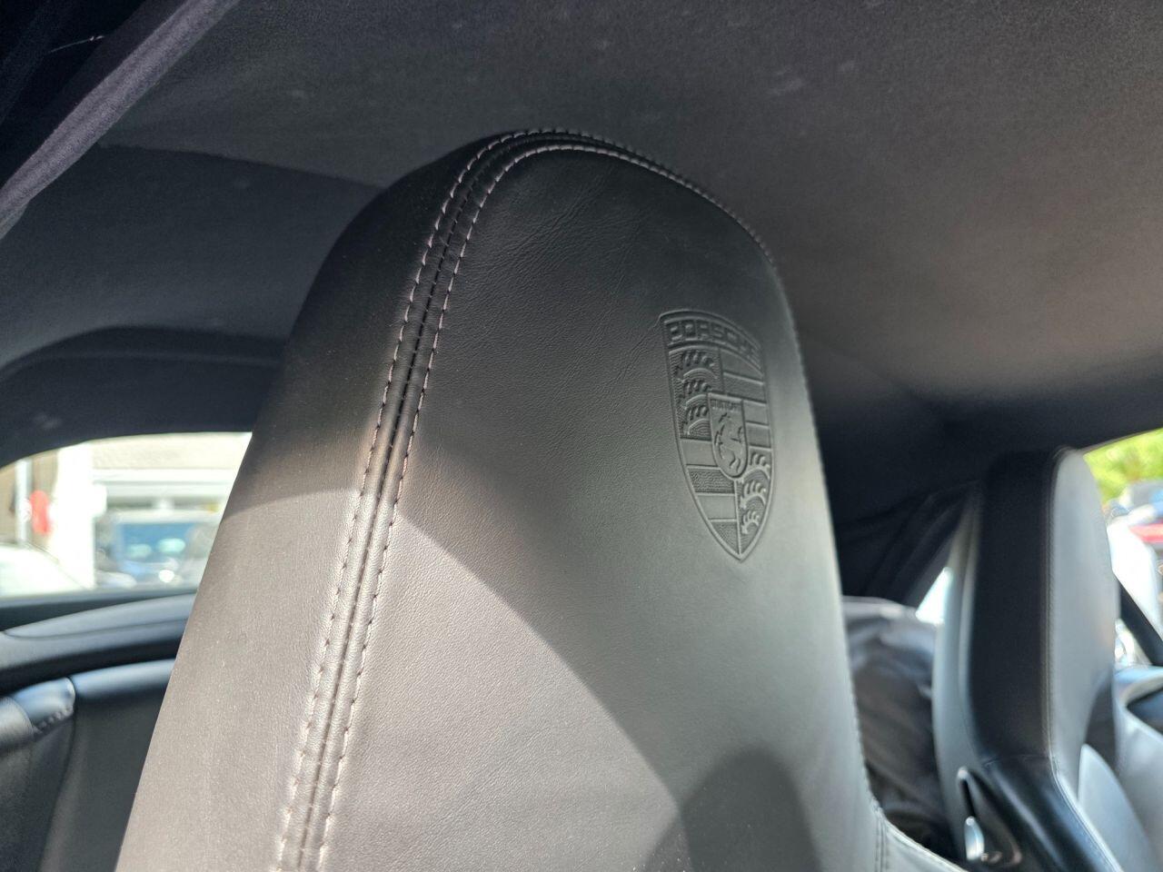 Porsche 911 view 35