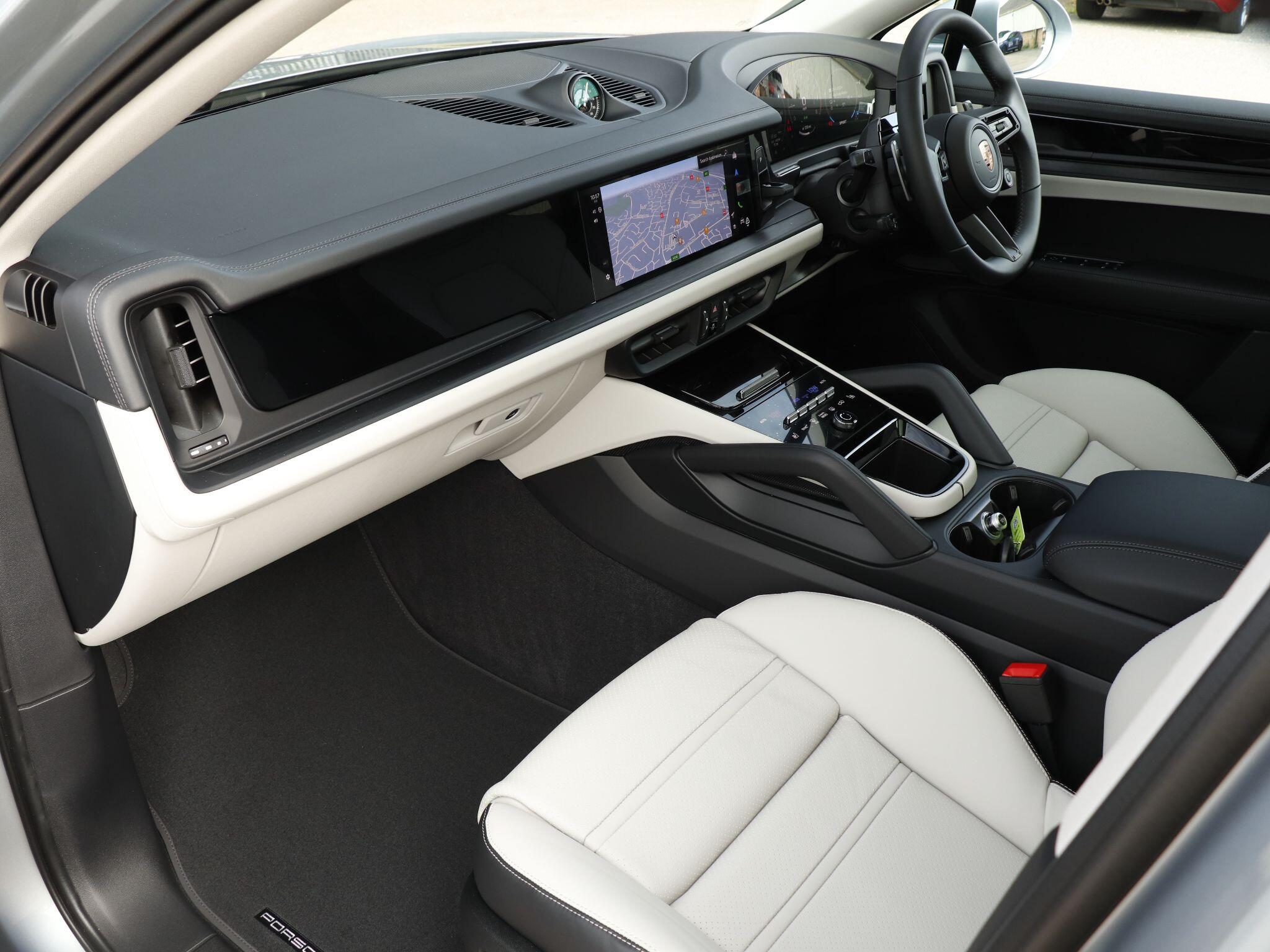 Porsche Cayenne view 9
