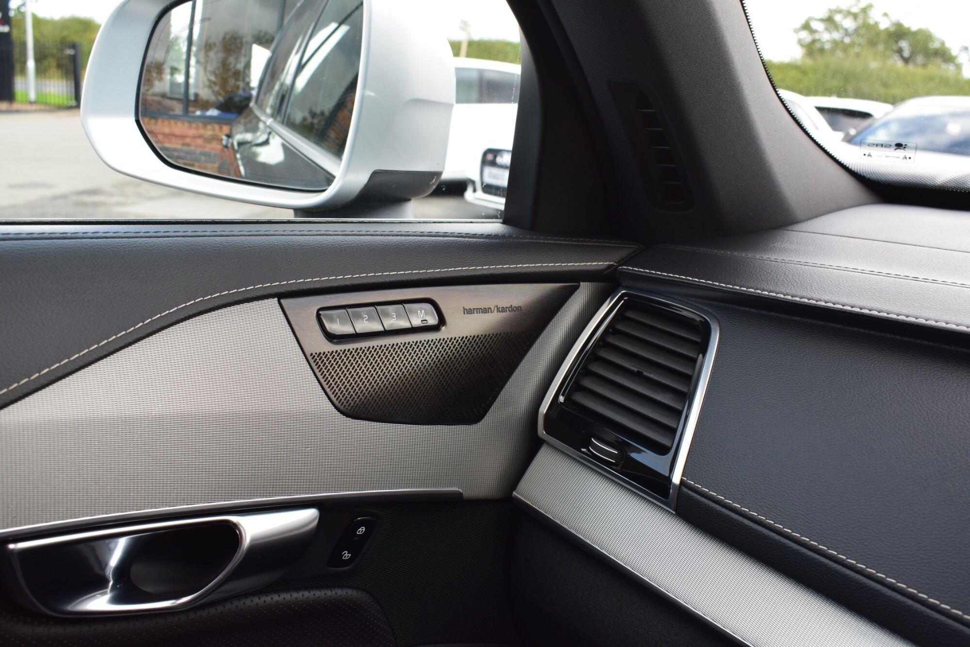 Volvo XC90 view 35