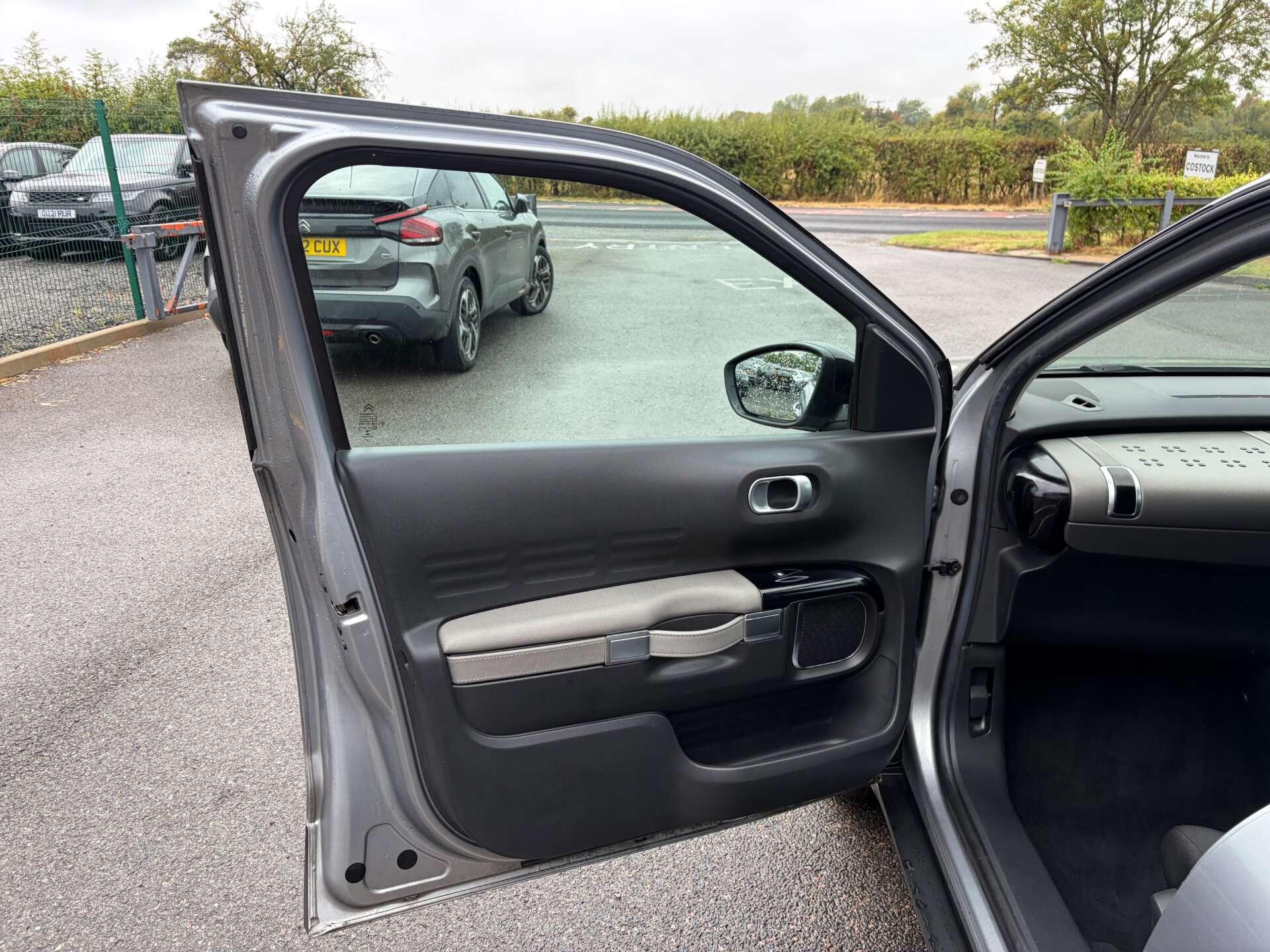 Citroen C4 Cactus view 14