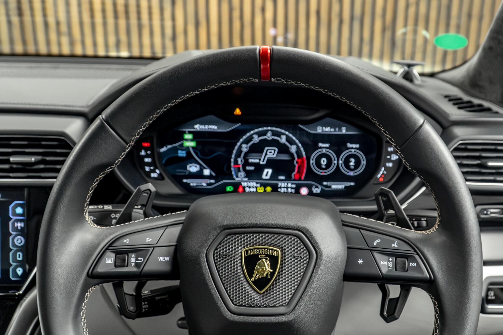 Lamborghini Urus view 34