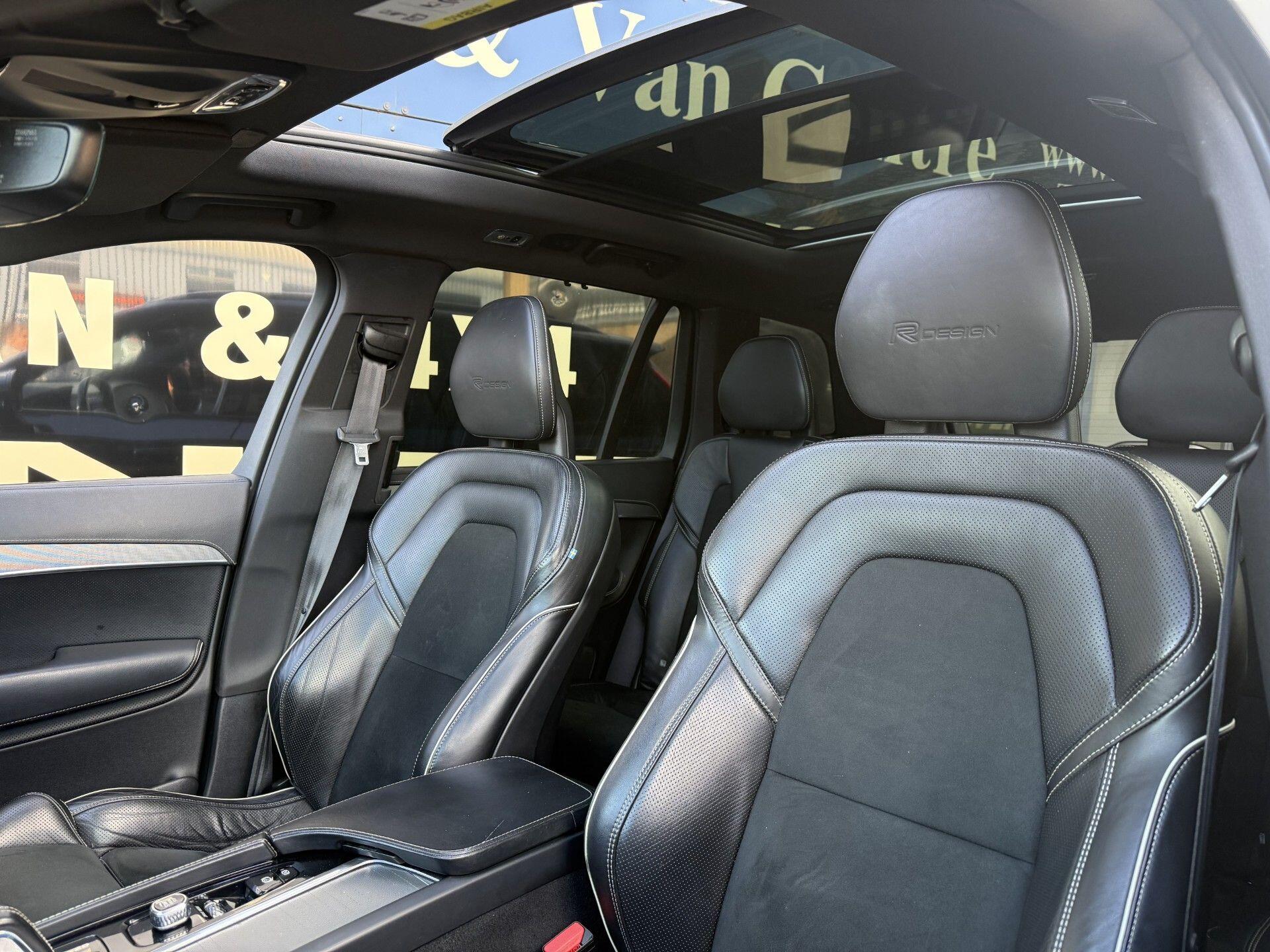 Volvo XC90 view 3