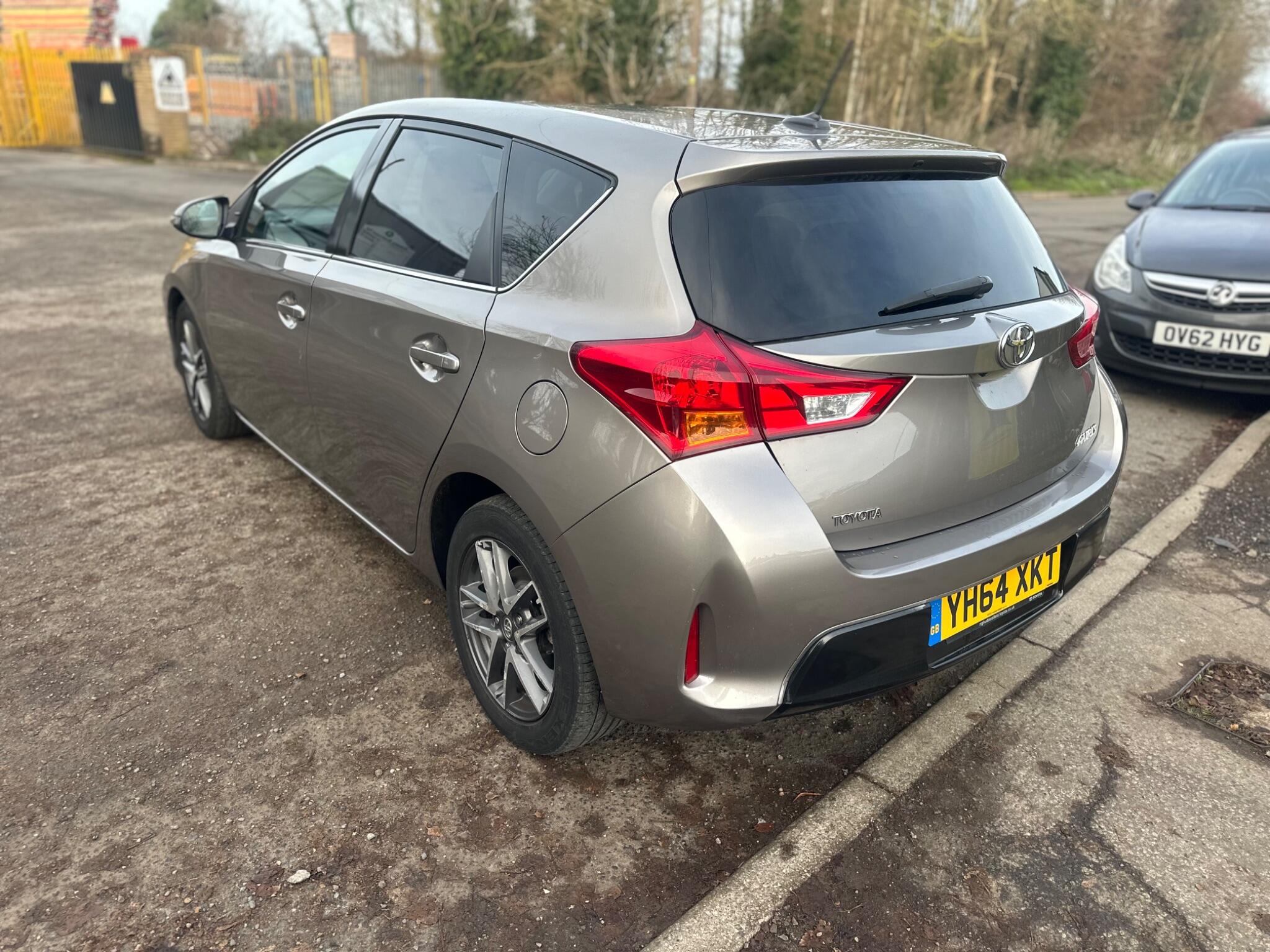 2014 Toyota Auris image 4