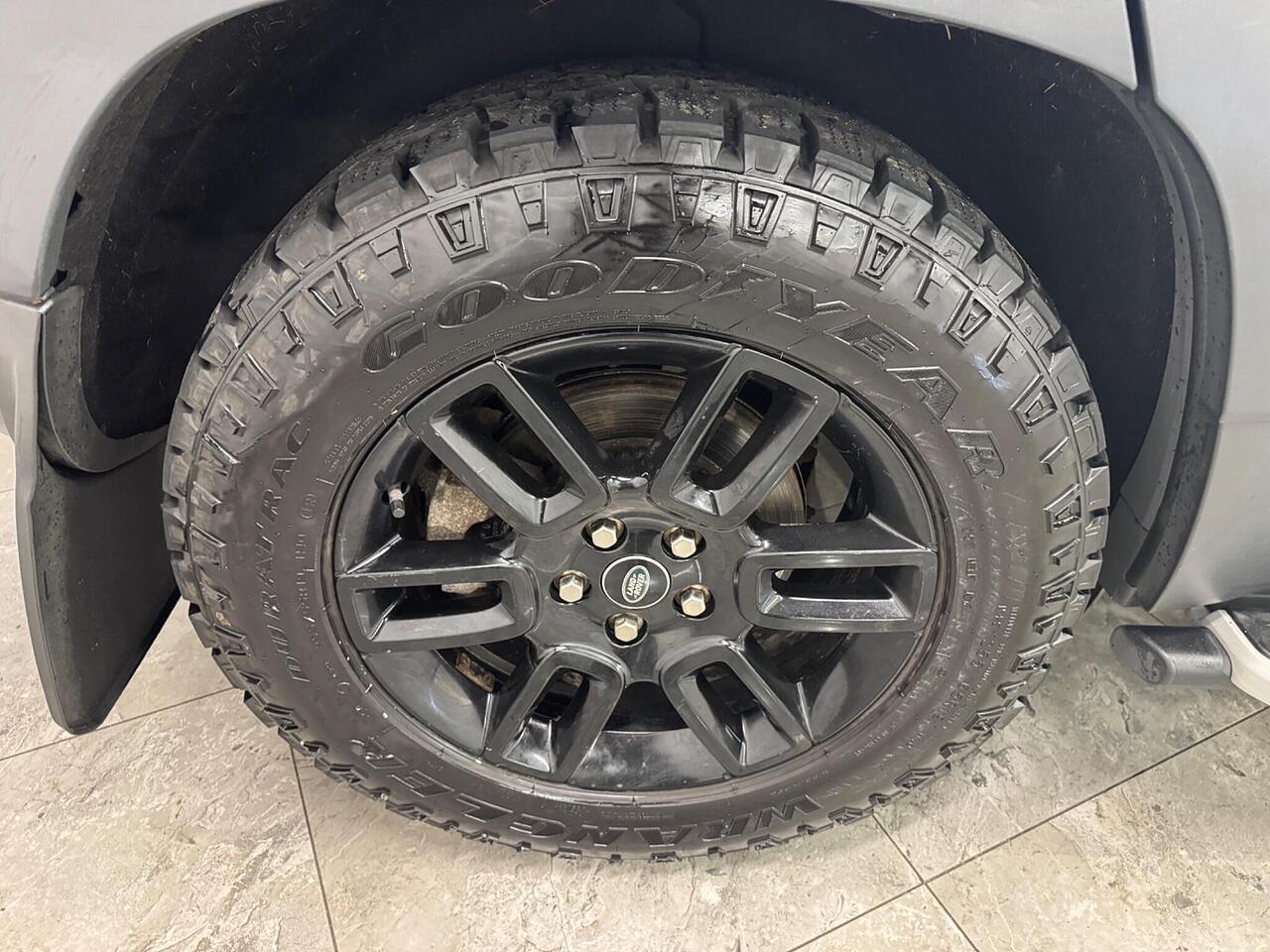 Land Rover Defender view 11