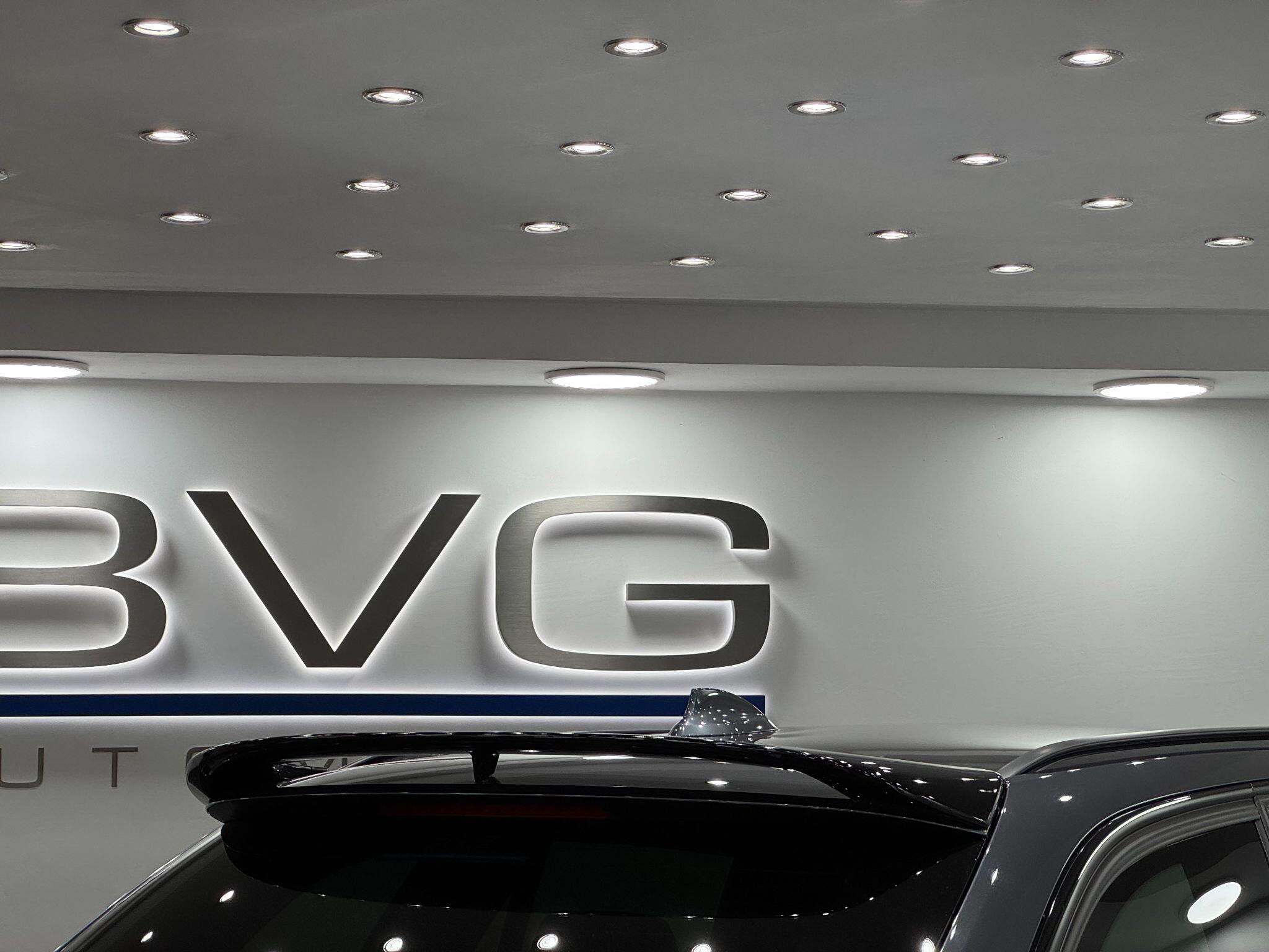 BMW 3 Series view 22