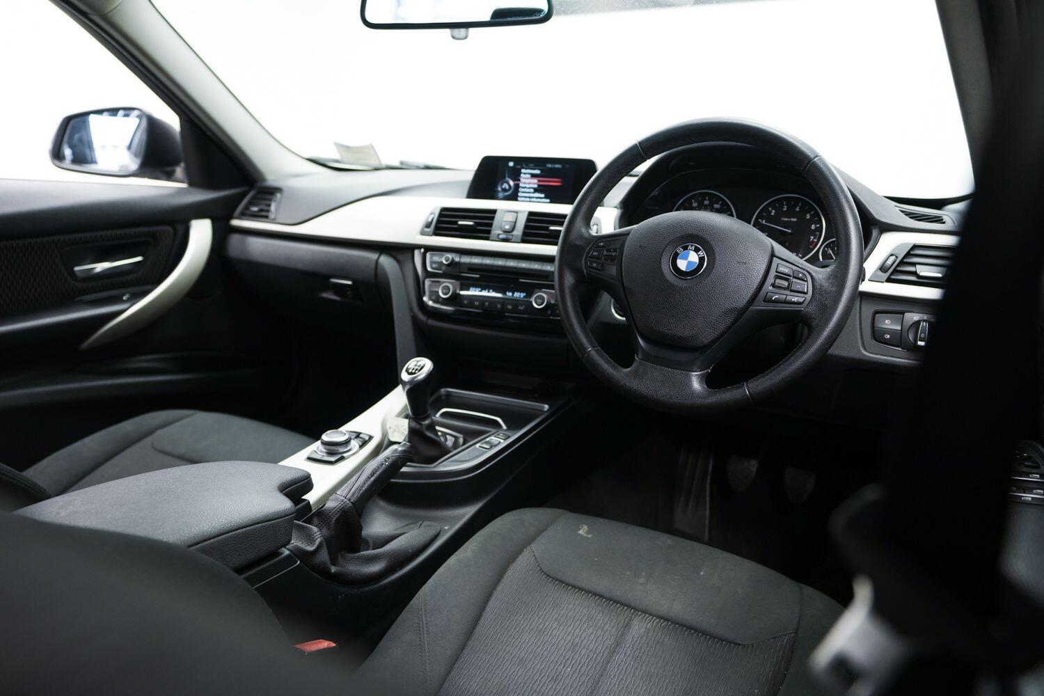 BMW 3 Series view 8