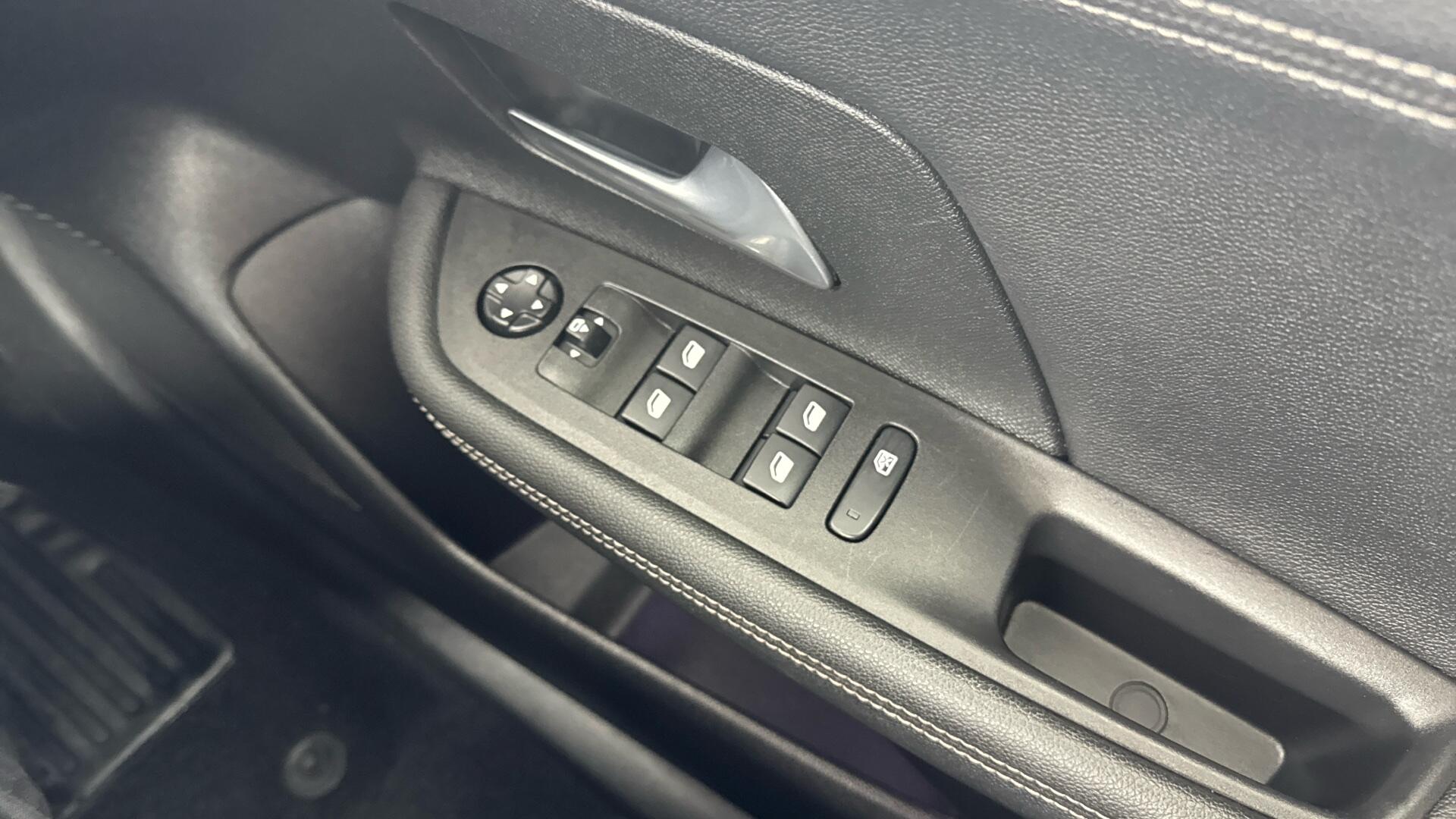 Vauxhall Mokka Electric view 45