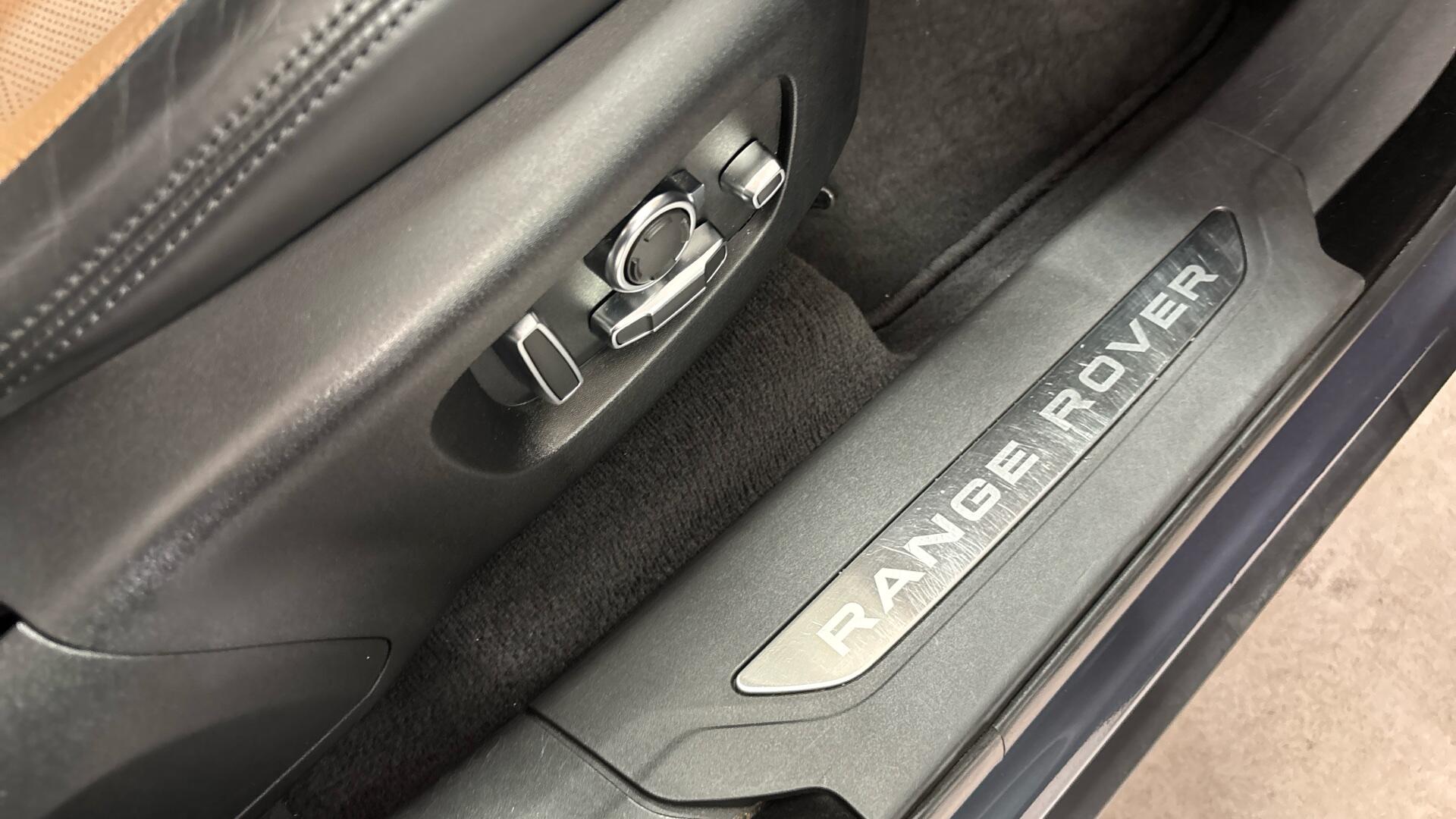 Land Rover Range Rover Velar view 29