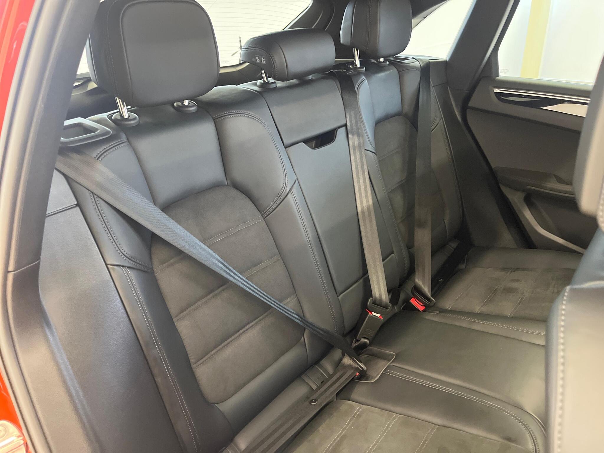 Porsche Macan view 29