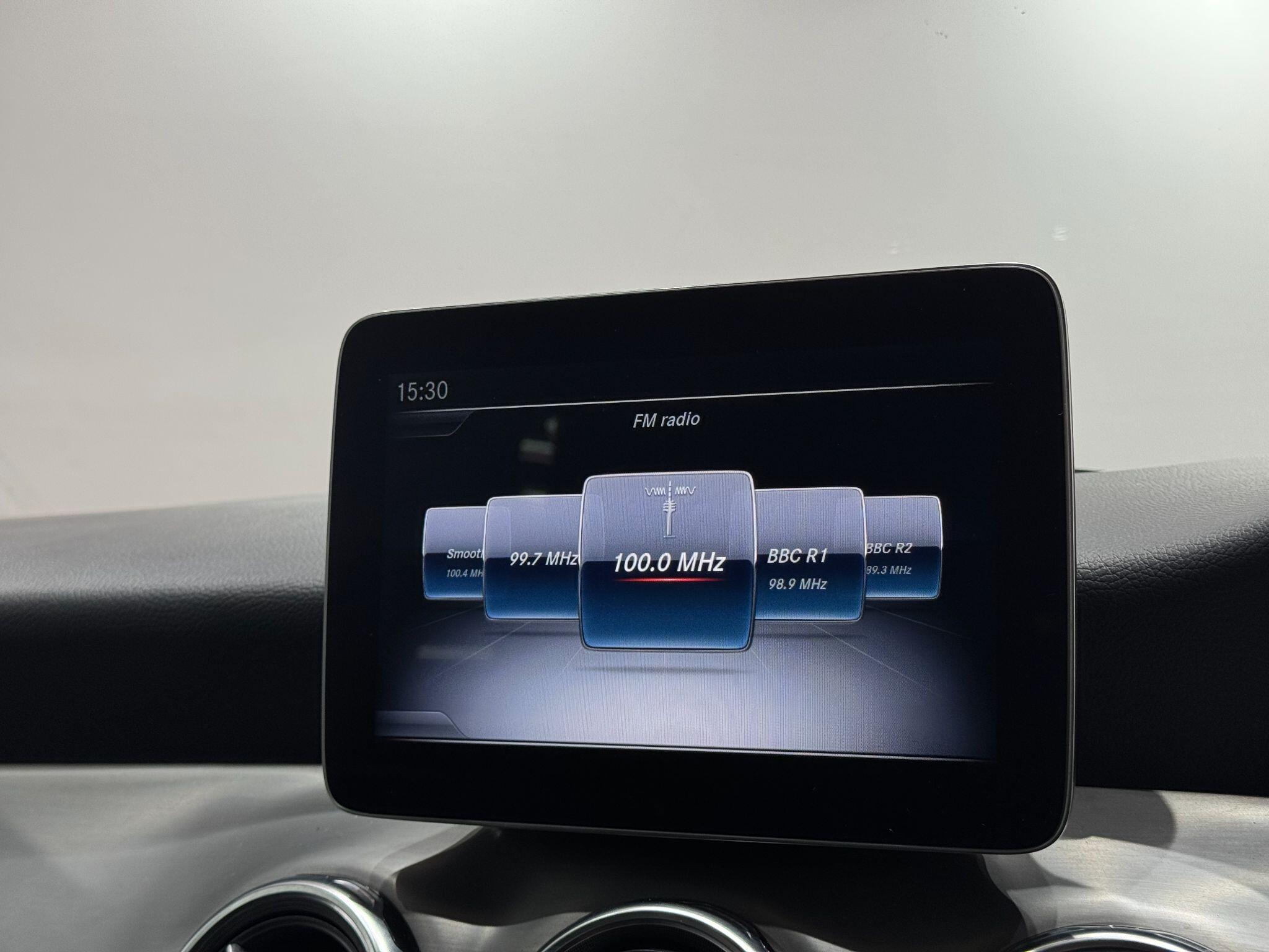 Mercedes-Benz Gla view 32