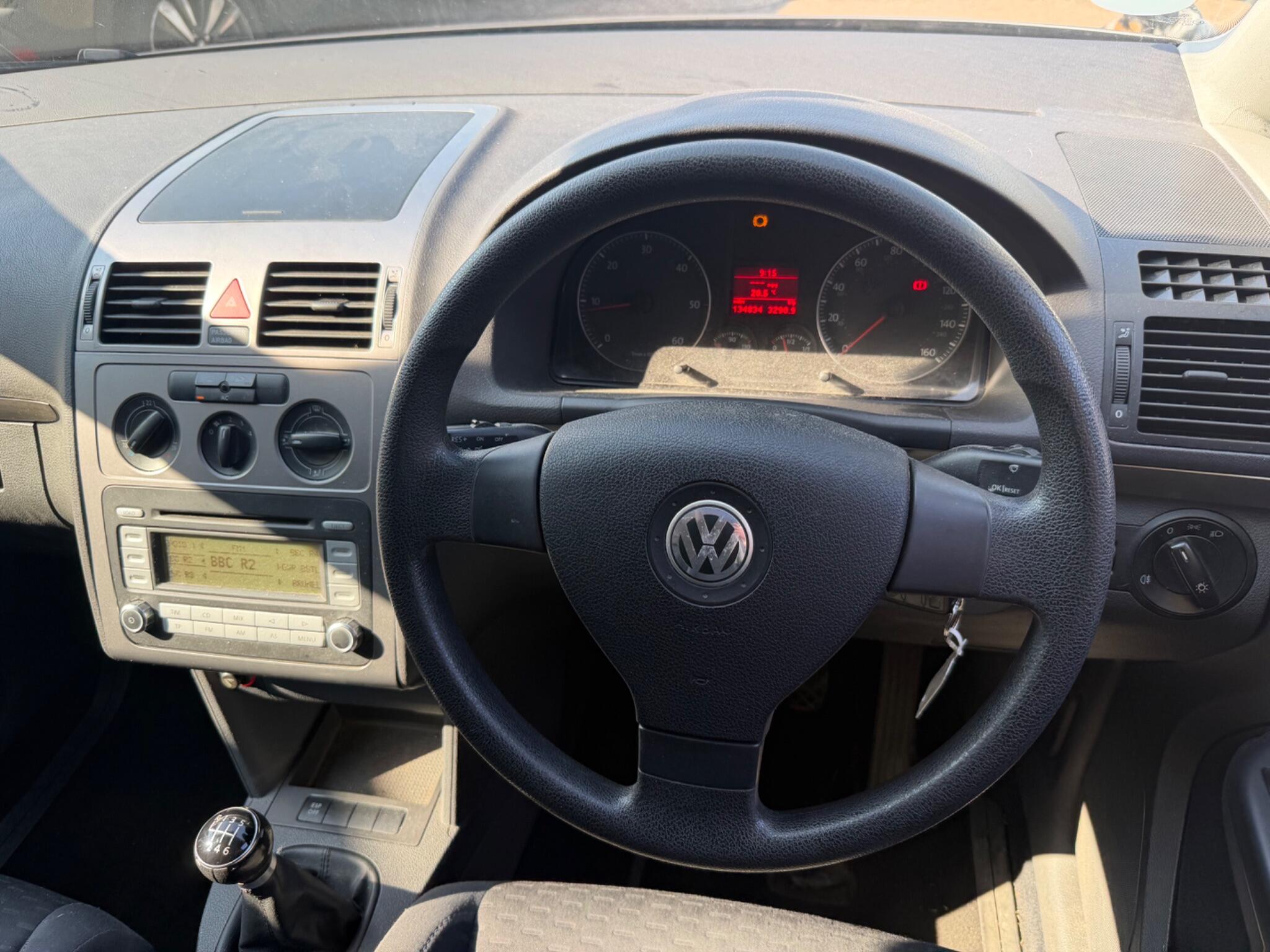 Volkswagen Touran view 2