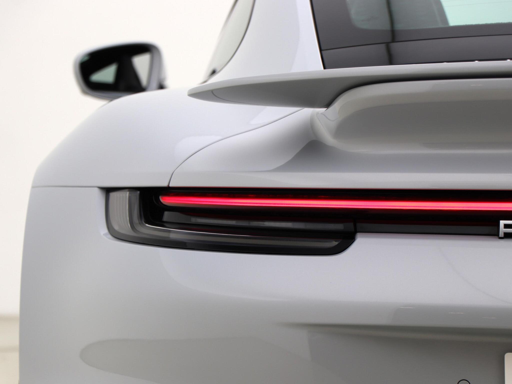 Porsche 911 view 20