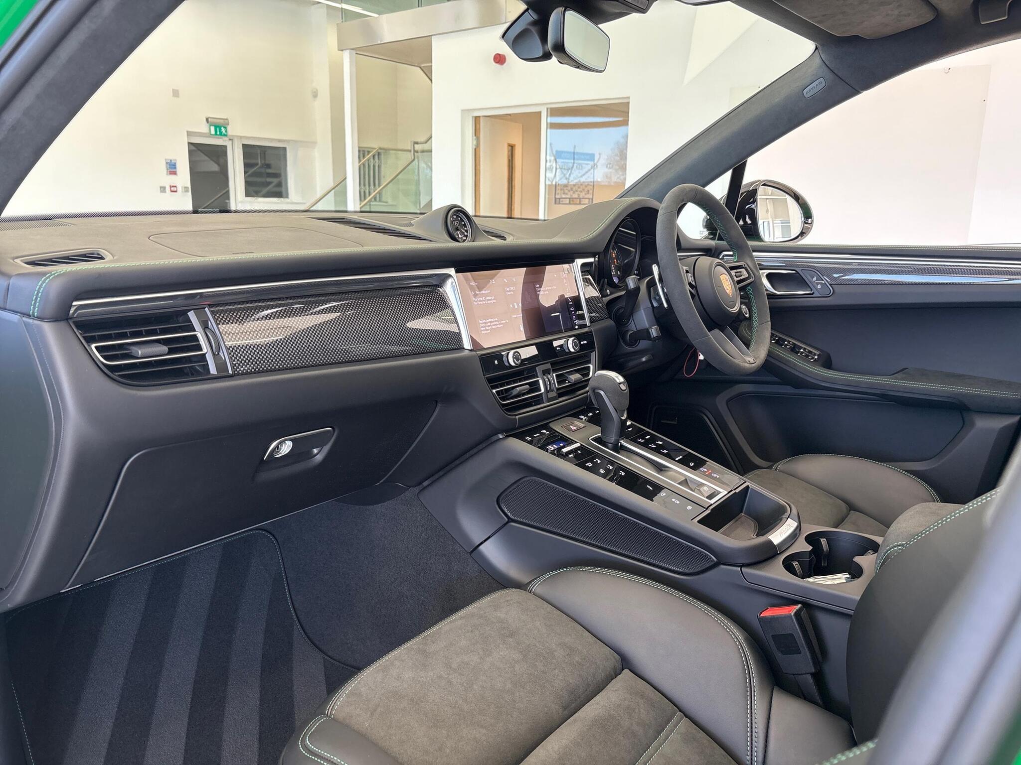 Porsche Macan view 13
