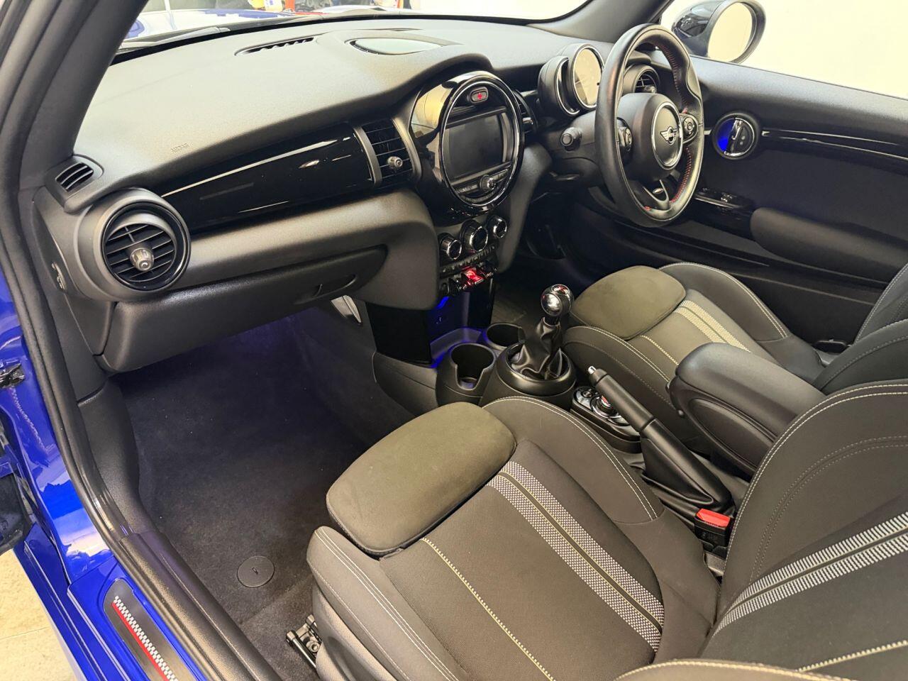 Mini Cooper view 17
