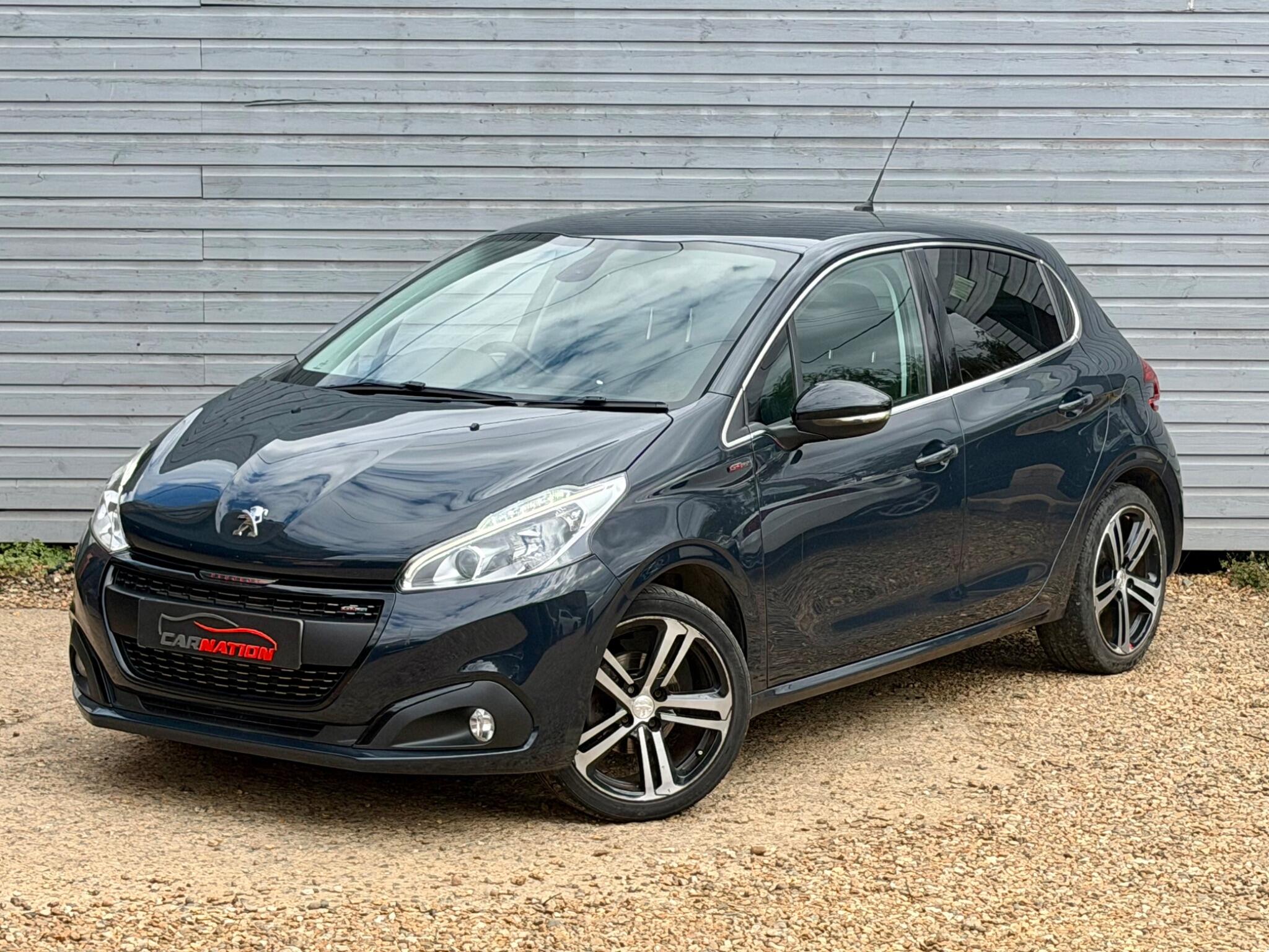 Peugeot 208 view 11