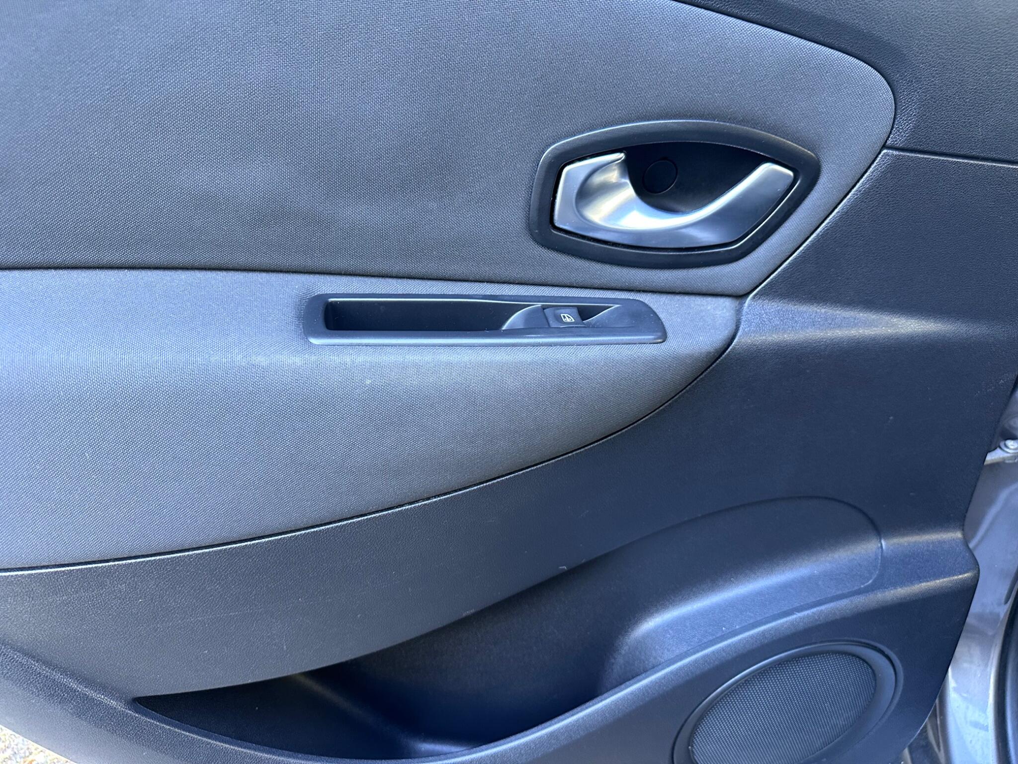 2010 Renault Grand Scenic image 35