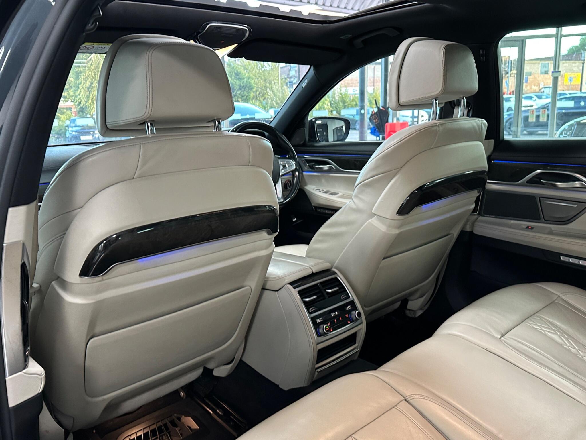 BMW 7 Series view 35