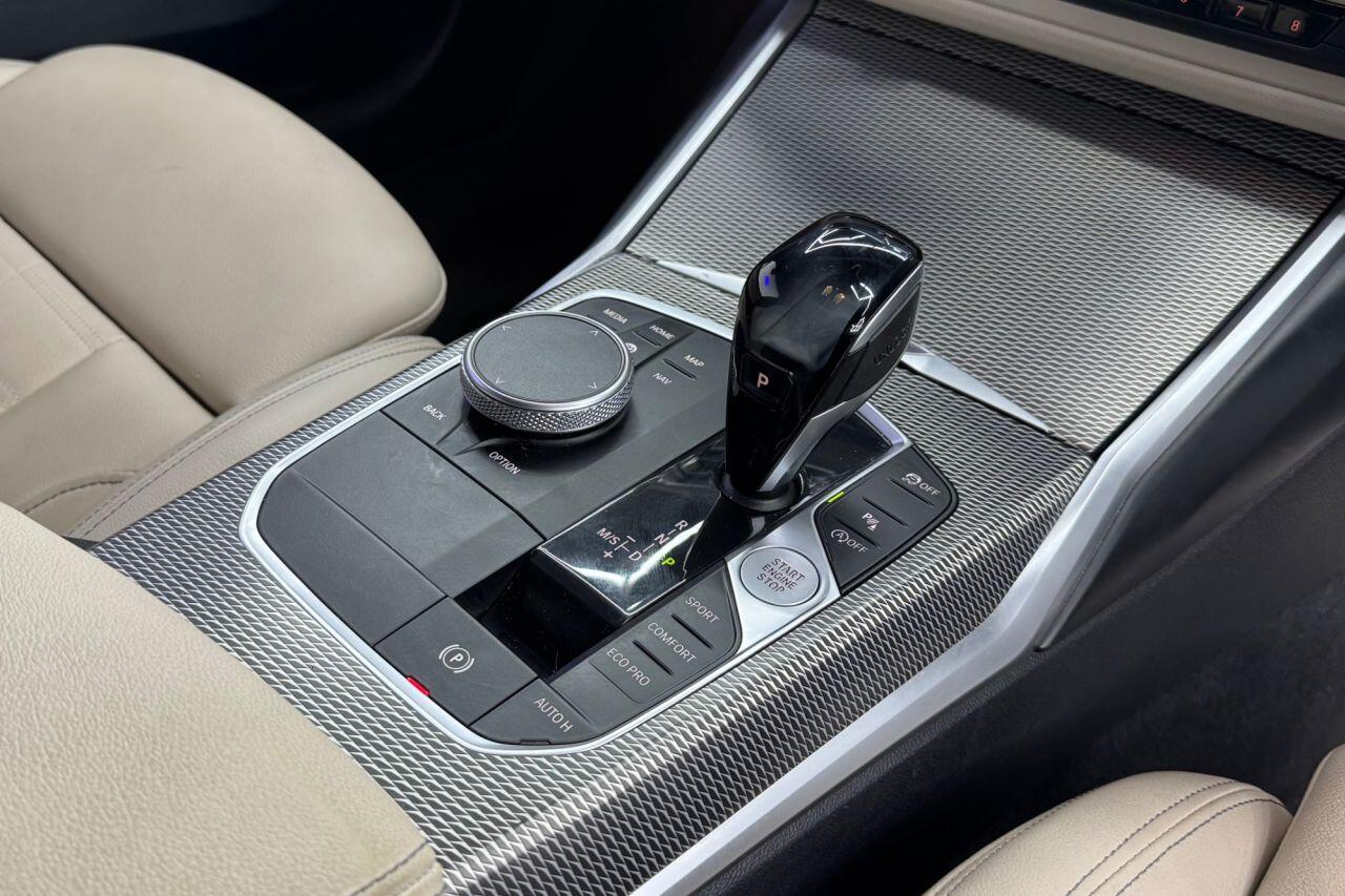 BMW 3 Series view 28