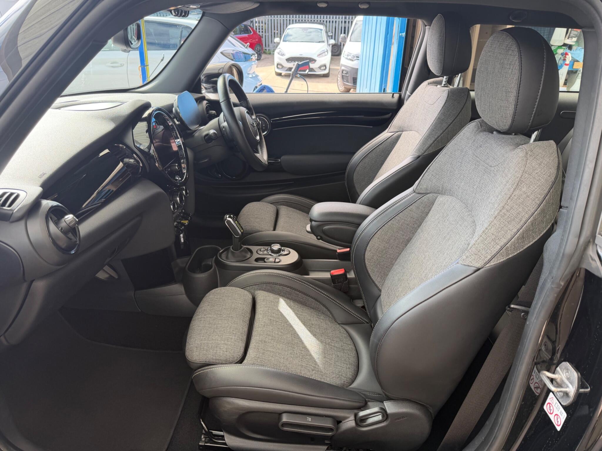 Mini Hatch view 21