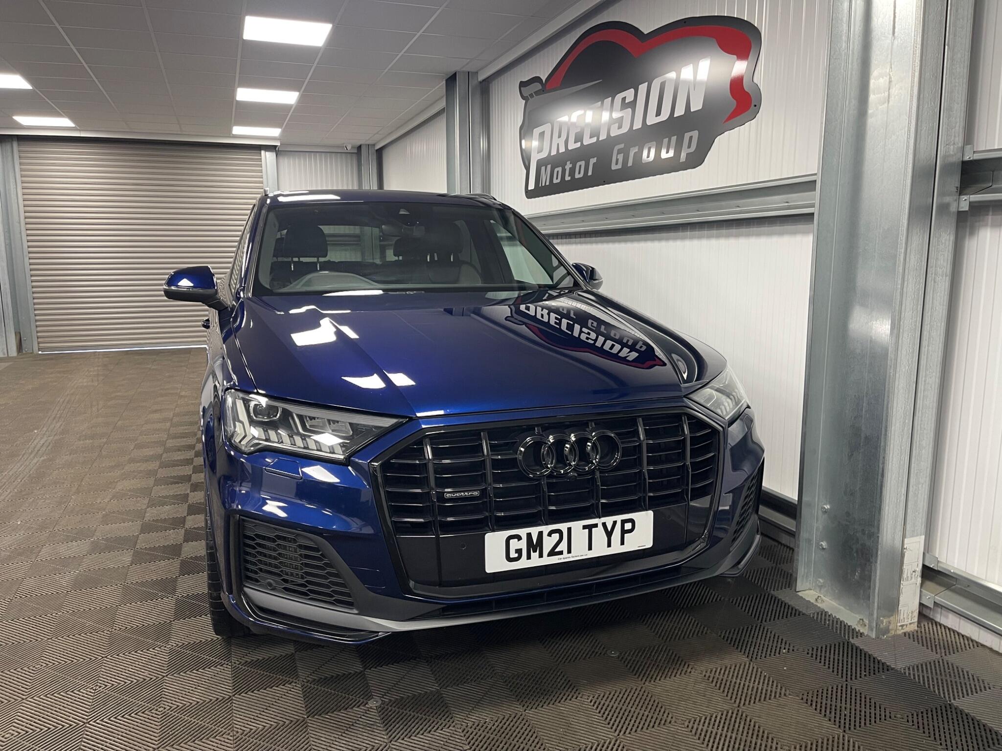 Audi Q7 view 3