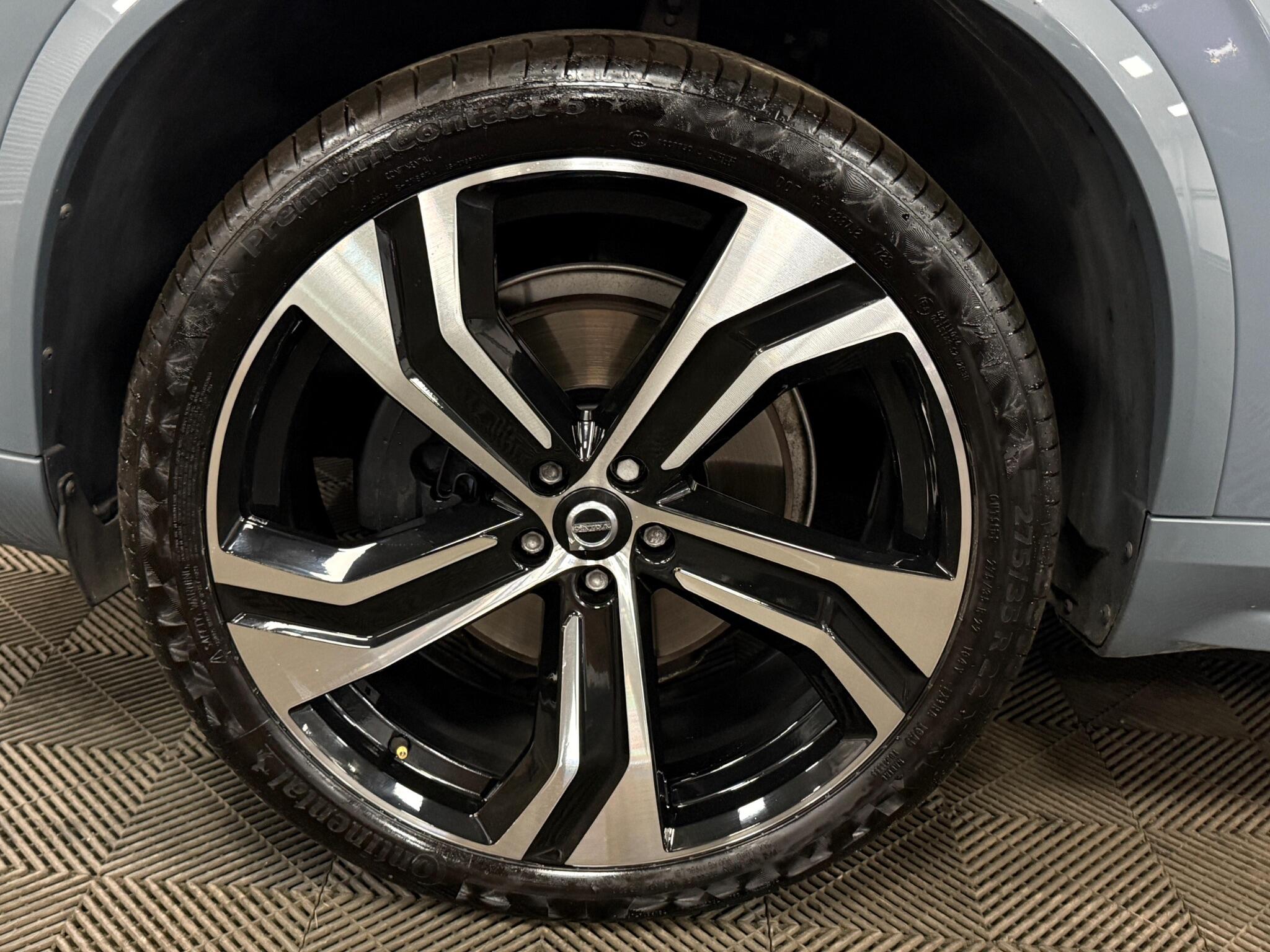Volvo XC90 view 42