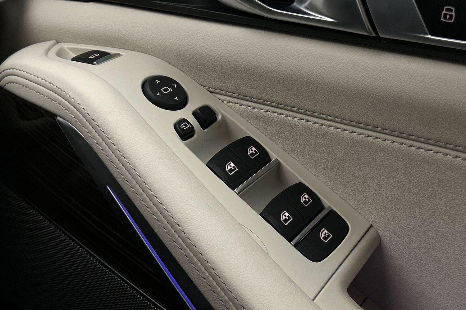 BMW X7 view 26